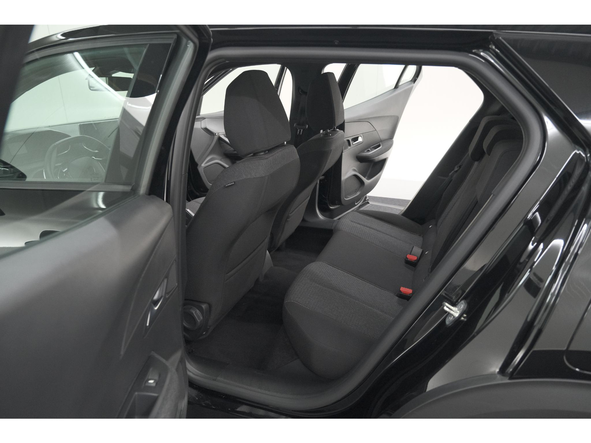 Peugeot 2008 1.2 Hybrid 136 Style | Apple Carplay | Parkeersensoren | Climate control