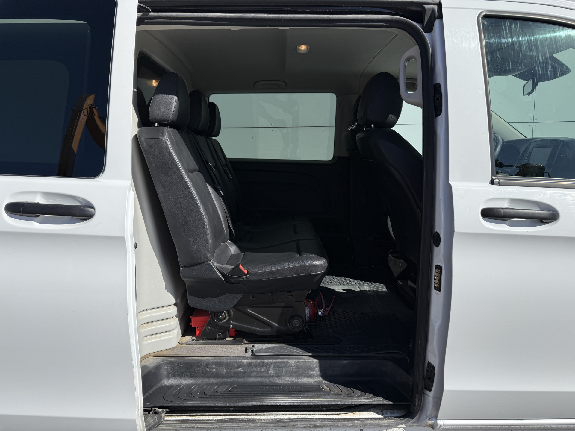 Mercedes-Benz Vito 114 1.9 CDI 136PK Dubbele Cabine L2H1 5 Stoelen Climate Control Cruise Control Trekhaak Carplay Camera