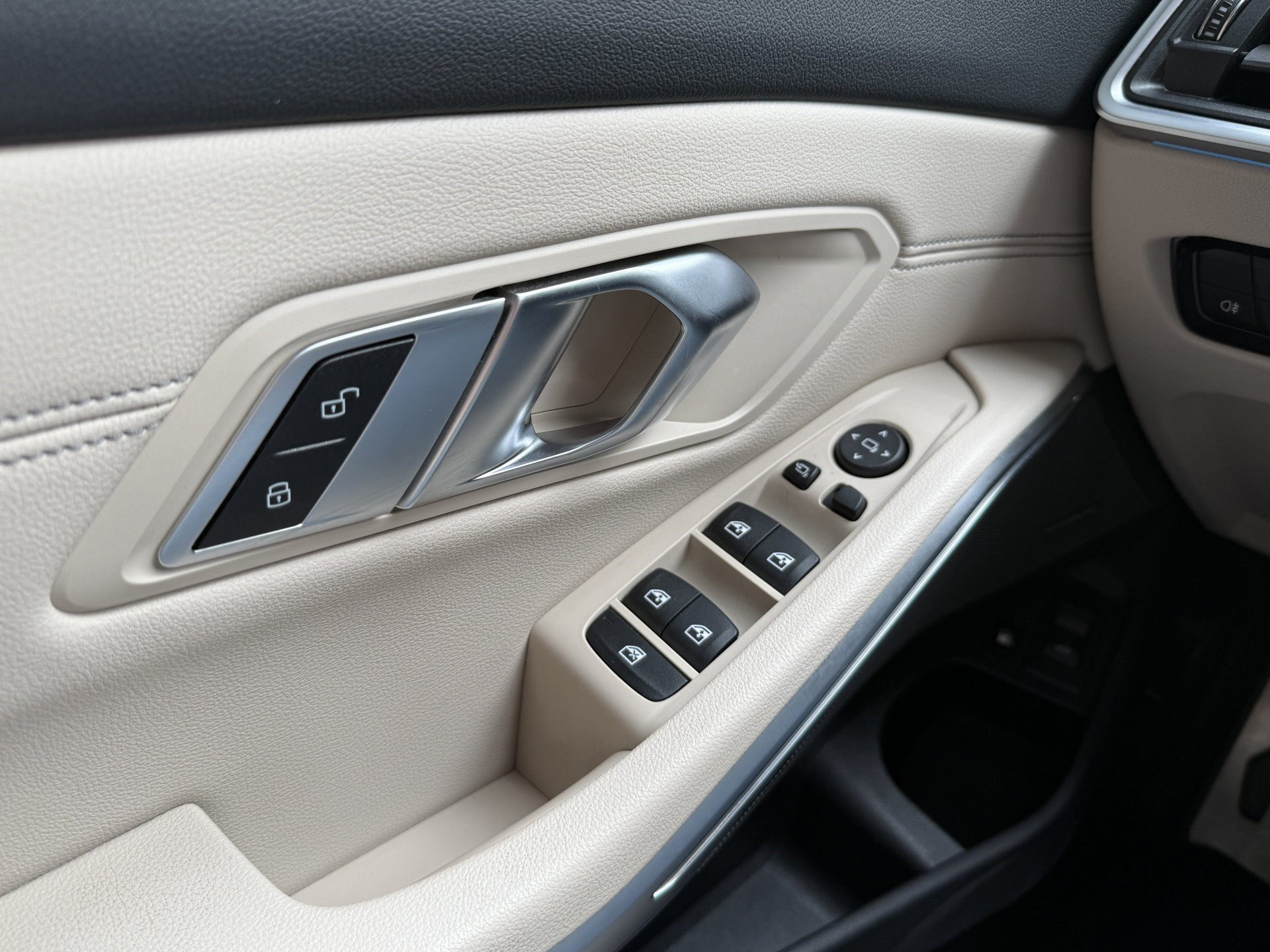 BMW 3-serie Touring 330e | M-Sport | Facelift | Lederen sportstoelen | Harman/Kardon | Sfeerverlichting | Full LED