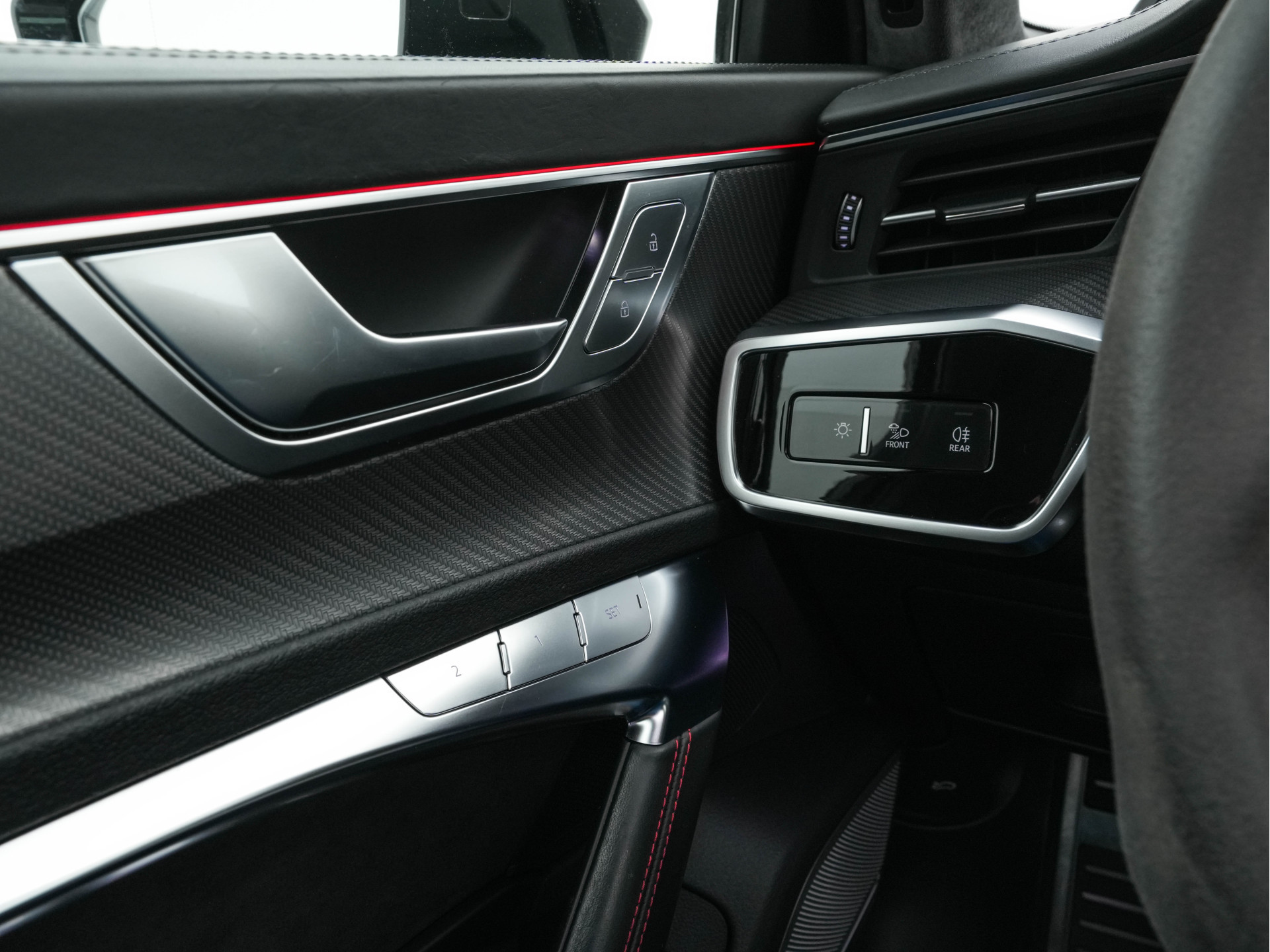 Audi RS6 Avant TFSI Quattro ! FULL-OPTIONS ! (INCL-BTW) Aut. *CERAMIC-BREAKS | VALCONA-LUXURY-LEATHER | HEAD-UP | LASER-LIGHT | BANG&OLUFSEN-ADVANCED | SOFT-CLOSE | ADAPTIVE-CRUISE | BLINDSPOT | TOP-VIEW | MEMORY-PACK | DAB+ | ...