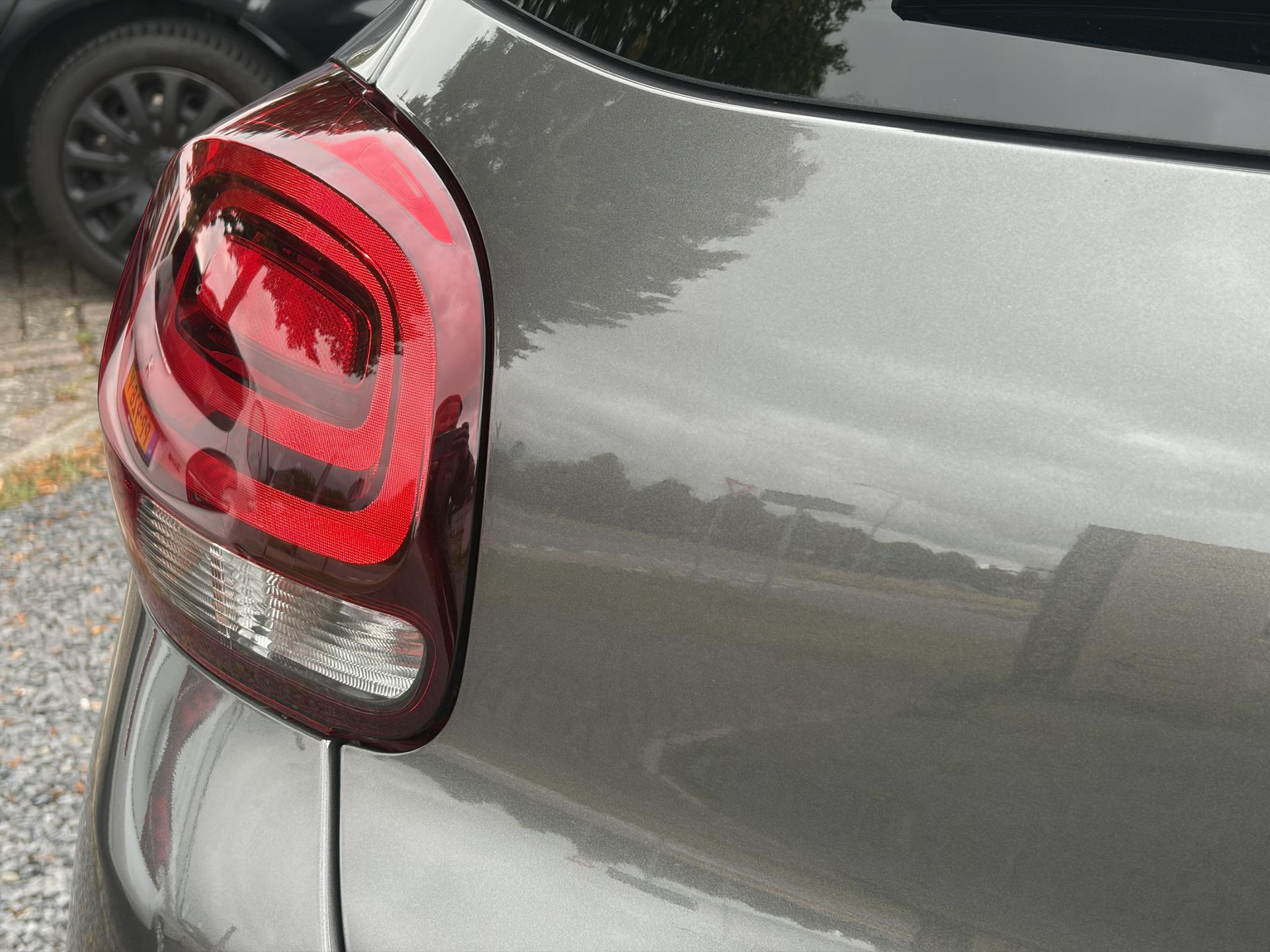 Citroen C3 1.2 PureTech S&S Shine D-riem vv in 02-2025 l 1e Eigenaar l Dealer Onderhouden l 110pk l Navi l Camera l Carplay l Clima l Cruise l Lm velgen l 6 Bak l Rijstrooksensor l Pdc l N.A.P l Apk tot 03-2027