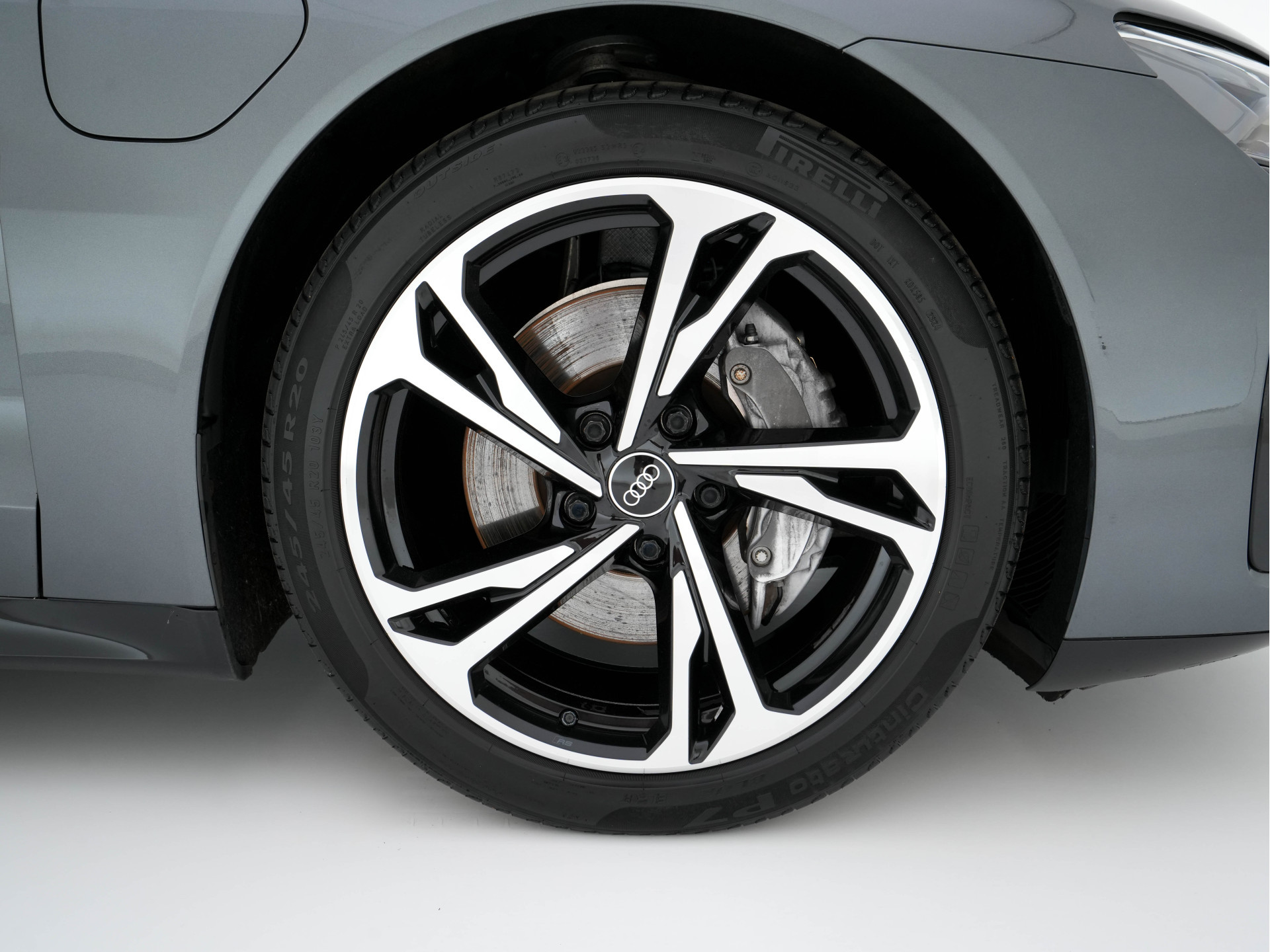 Audi e-tron GT 93 kWh Quattro [ 3-Fase ] {SOH-93%} (INCL-BTW) *PANO | FULL-LED | LEATHER | AUDI-SOUNDSYSTEM | DIGI-COCKPIT | NAVI-FULLMAP | HEATED-SPORTSEATS | TOP-VIEW | DAB | KEYLESS | LANE-ASSIST | SHIFT-PADDLES | PRIVACY-GLASS | 20