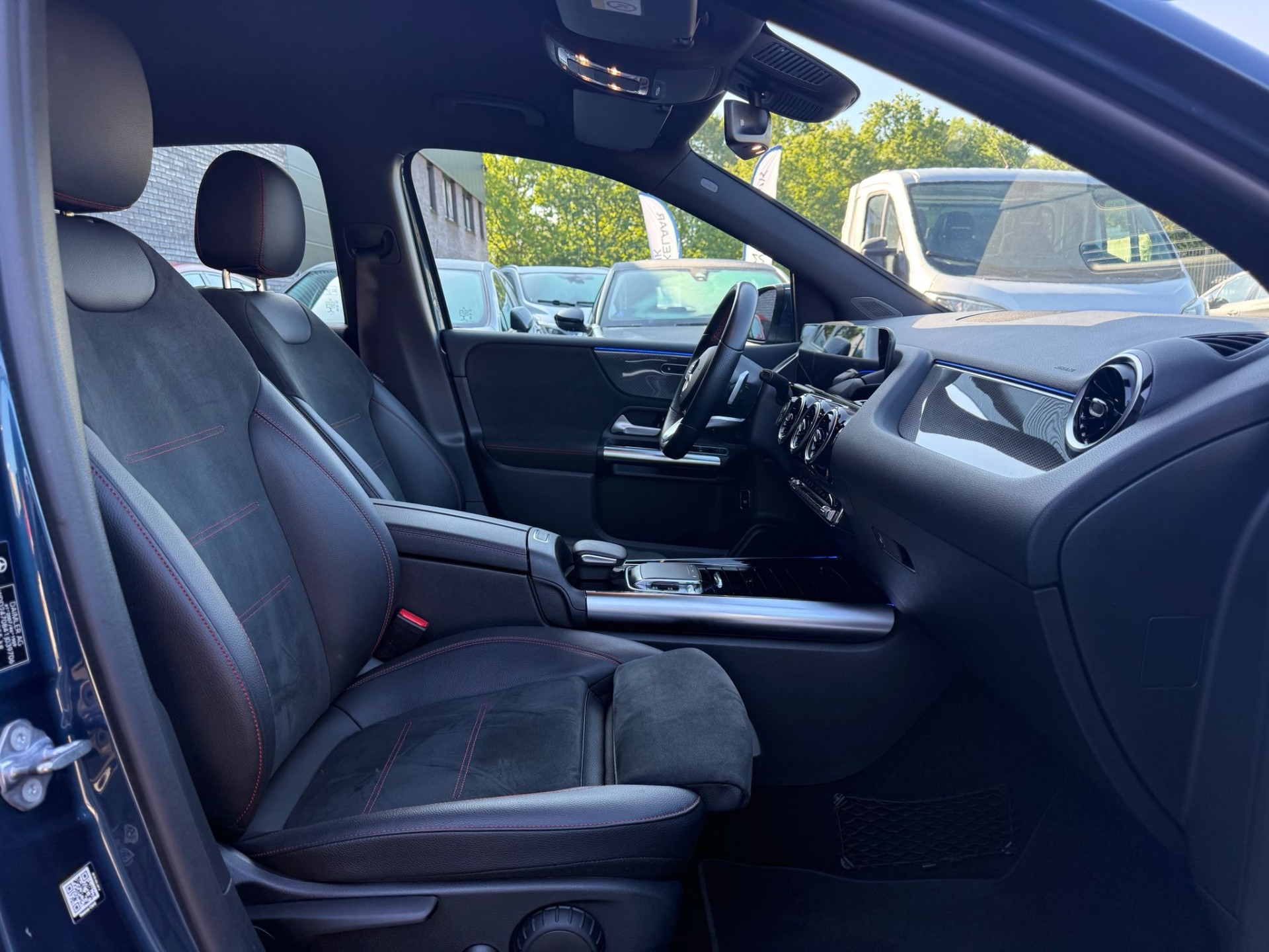 Mercedes-Benz B-klasse 180 Business Solution AMG | 3/6/12MND GARANTIE | AUTOMAAT | LED | CRUISE | CARPLAY | DAB | AIRCO | STOELVERWM. |