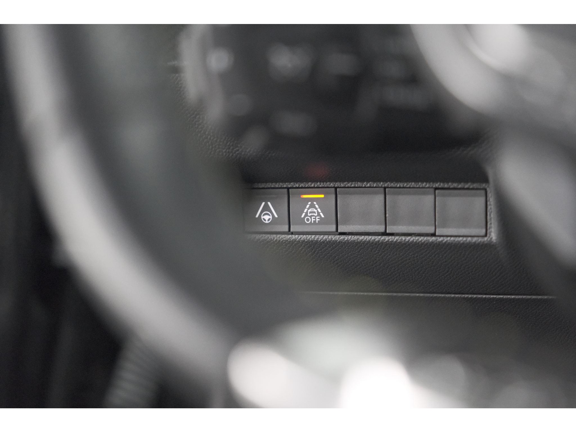 Peugeot 208 PureTech 130 EAT8 GT-Line | Camera | Adaptieve Cruise Control | Stoelverwarming | Navigatie