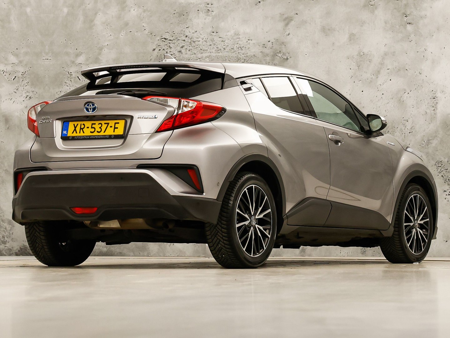 Toyota C-HR 1.8 Hybrid Sport Automaat (NAVIGATIE, CAMERA, STUUR/STOELVERWARMING, GETINT GLAS, SPORTSTOELEN, ADAPTIVE CRUISE, KEYLESS, NIEUWSTAAT)