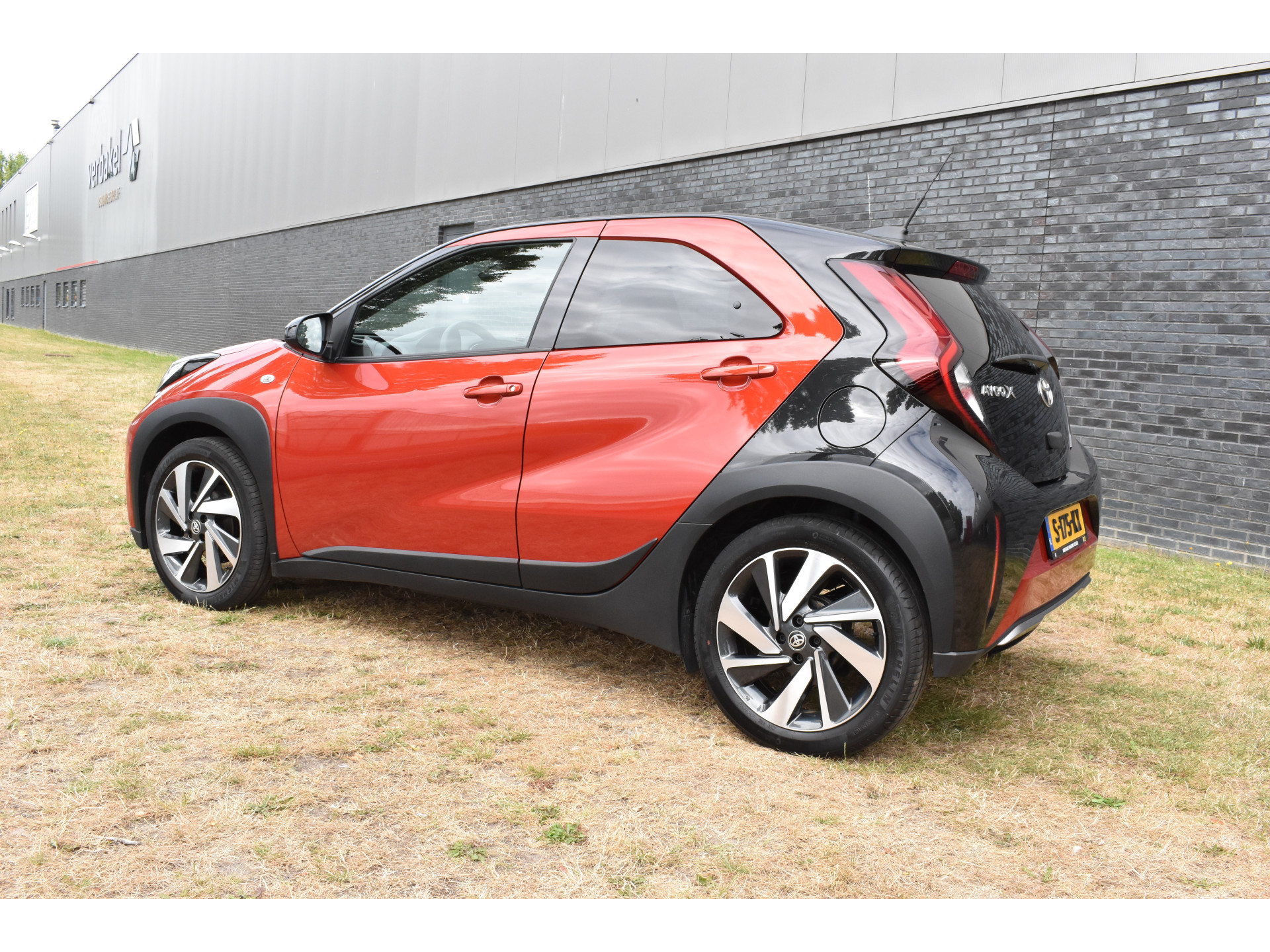 Toyota Aygo X 1.0 VVT-i MT Envy Jbl Navigatie Carplay