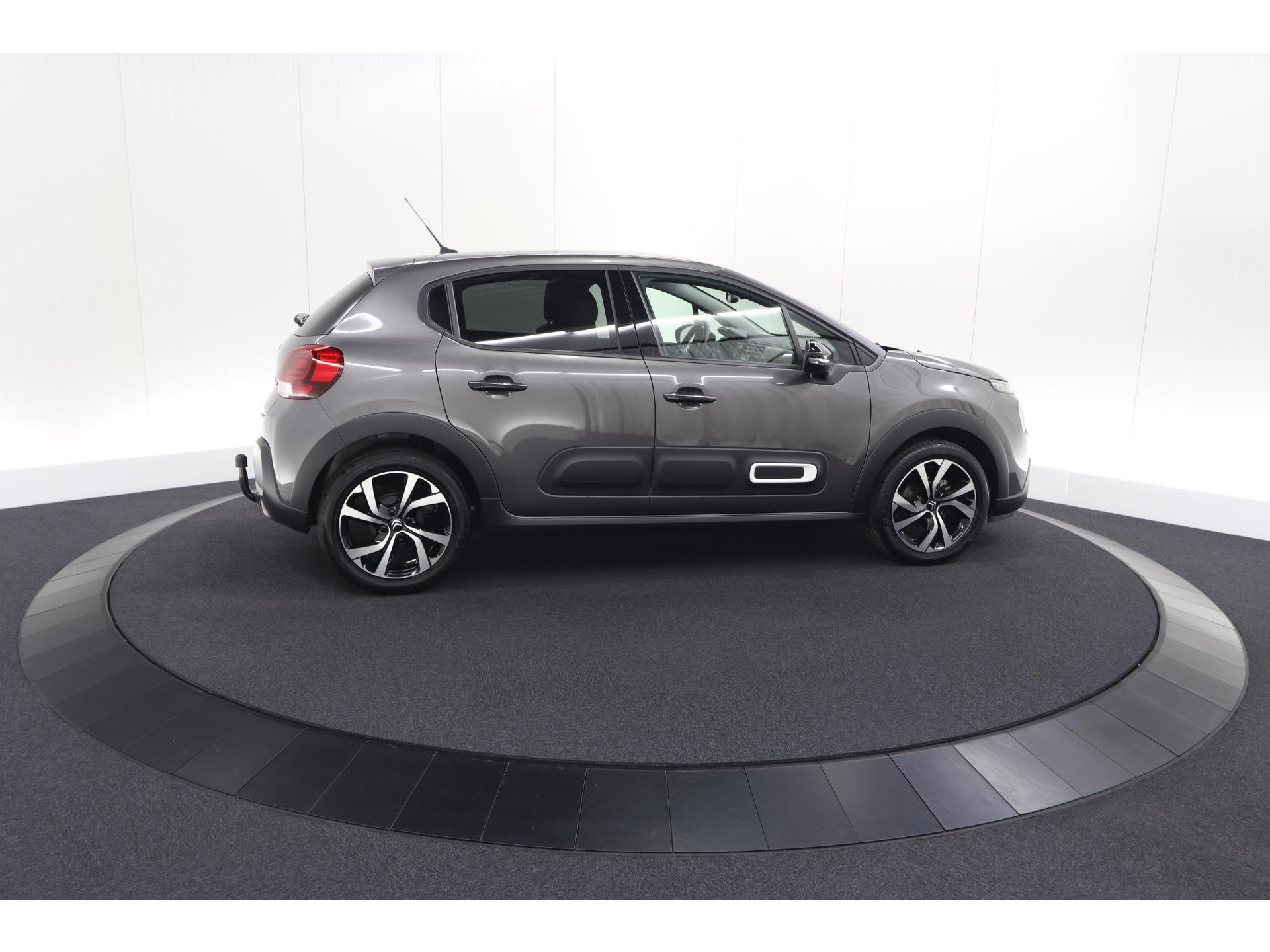 Citroen C3 PureTech 82 Max | Trekhaak | Keyless | Camera | Parkeersensoren | Navigatie | Stoelverwarming