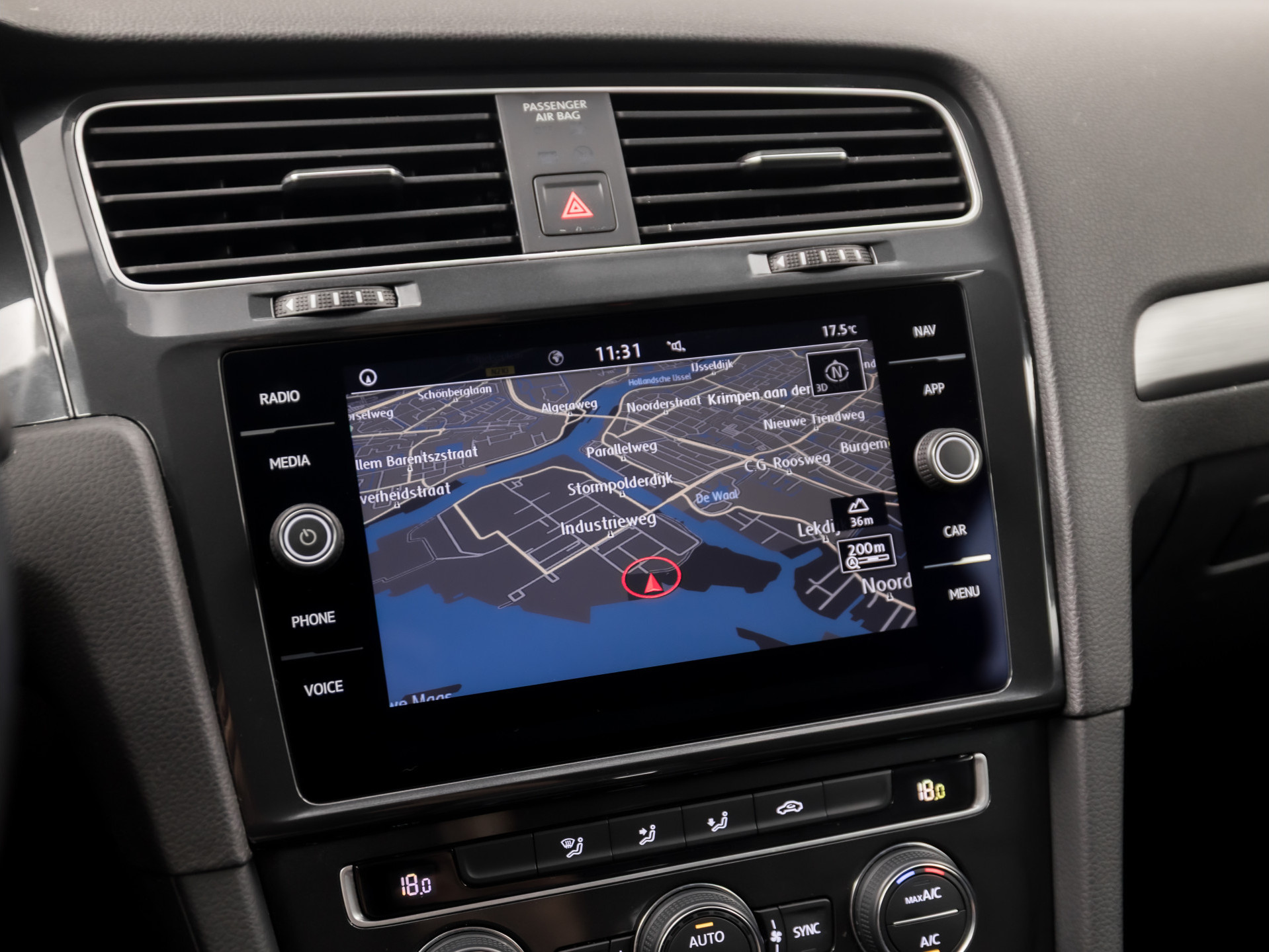 Volkswagen Golf Variant 1.0 TSI Sportline 116Pk Automaat (GROOT NAVI, APPLE CARPLAY, CLIMATE, ADAPTIVE CRUISE, PARKEERSENSOREN, LM VELGEN, NIEUWE APK, NIEUWSTAAT)