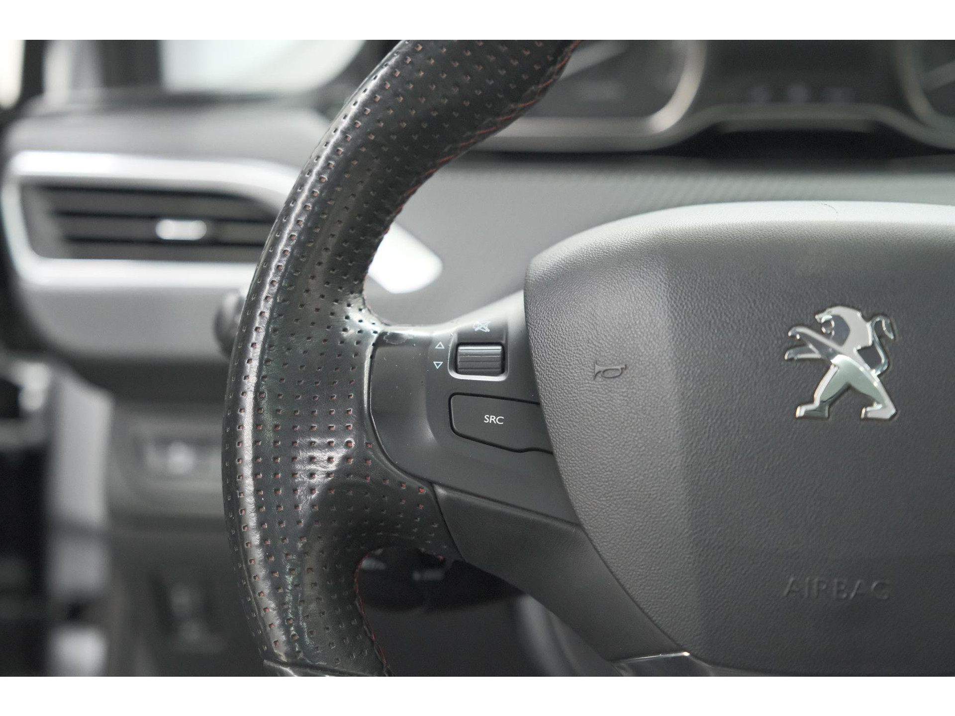 Peugeot 2008 PureTech 110 EAT6 GT | Trekhaak | Camera | Panoramadak | Apple Carplay