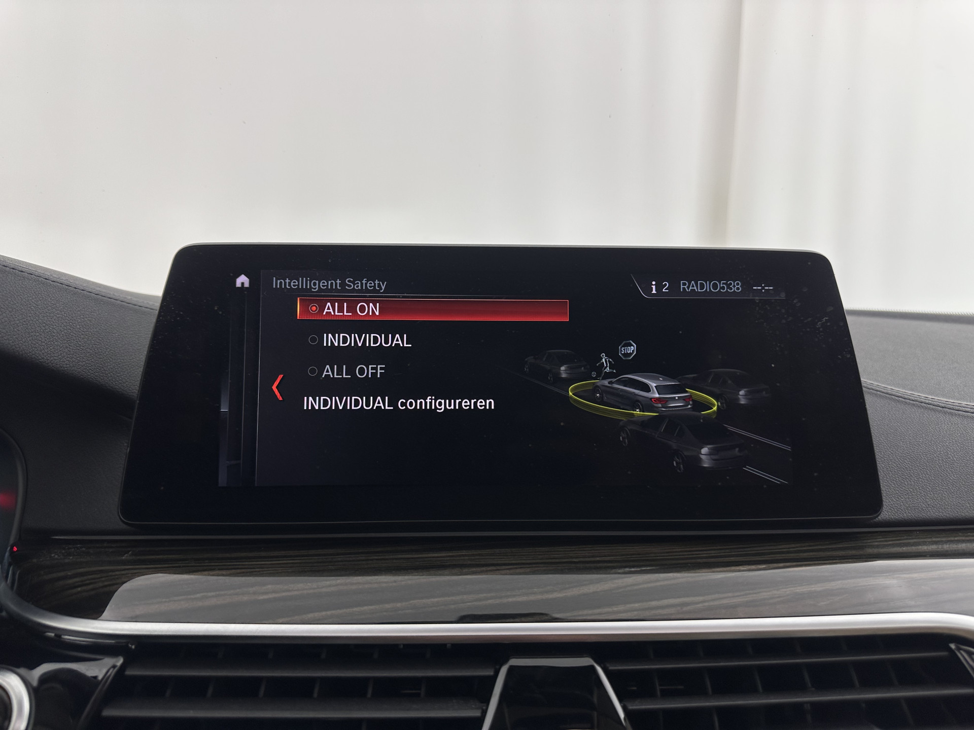 BMW 5-serie Touring 530d High Executive Luxury-Line Aut. *PANO | BOWERS-WILKINS | LEATHER | FULL-LED | ADAPTIVE-CRUISE | BLINDSPOT | MEMORY-PACK | TOPVIEW | HEAD-UP | HEATED-COMFORTSEATS | DIGI-COCKPIT | NAVI-FULLMAP | TOWBAR | 19''ALU*