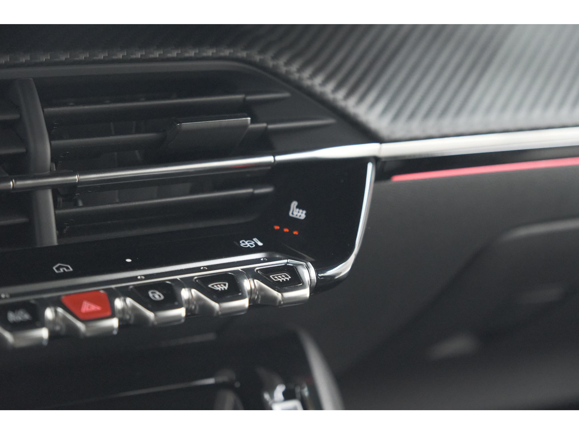 Peugeot 2008 PureTech 130 EAT8 GT | 360 Camera | Adaptieve Cruise Control | Stoelmassage | Apple Carplay