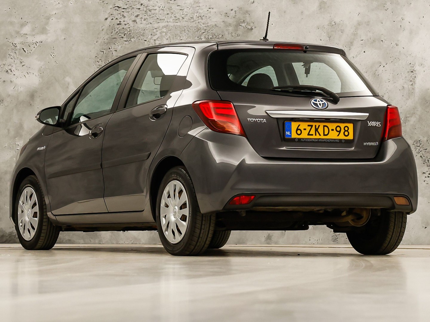 Toyota Yaris 1.5 Hybrid Sport Automaat (NAVIGATIE, CAMERA, CLIMATE, SPORTSTOELEN, CRUISE, ELEK PAKKET, NIEUWSTAAT)