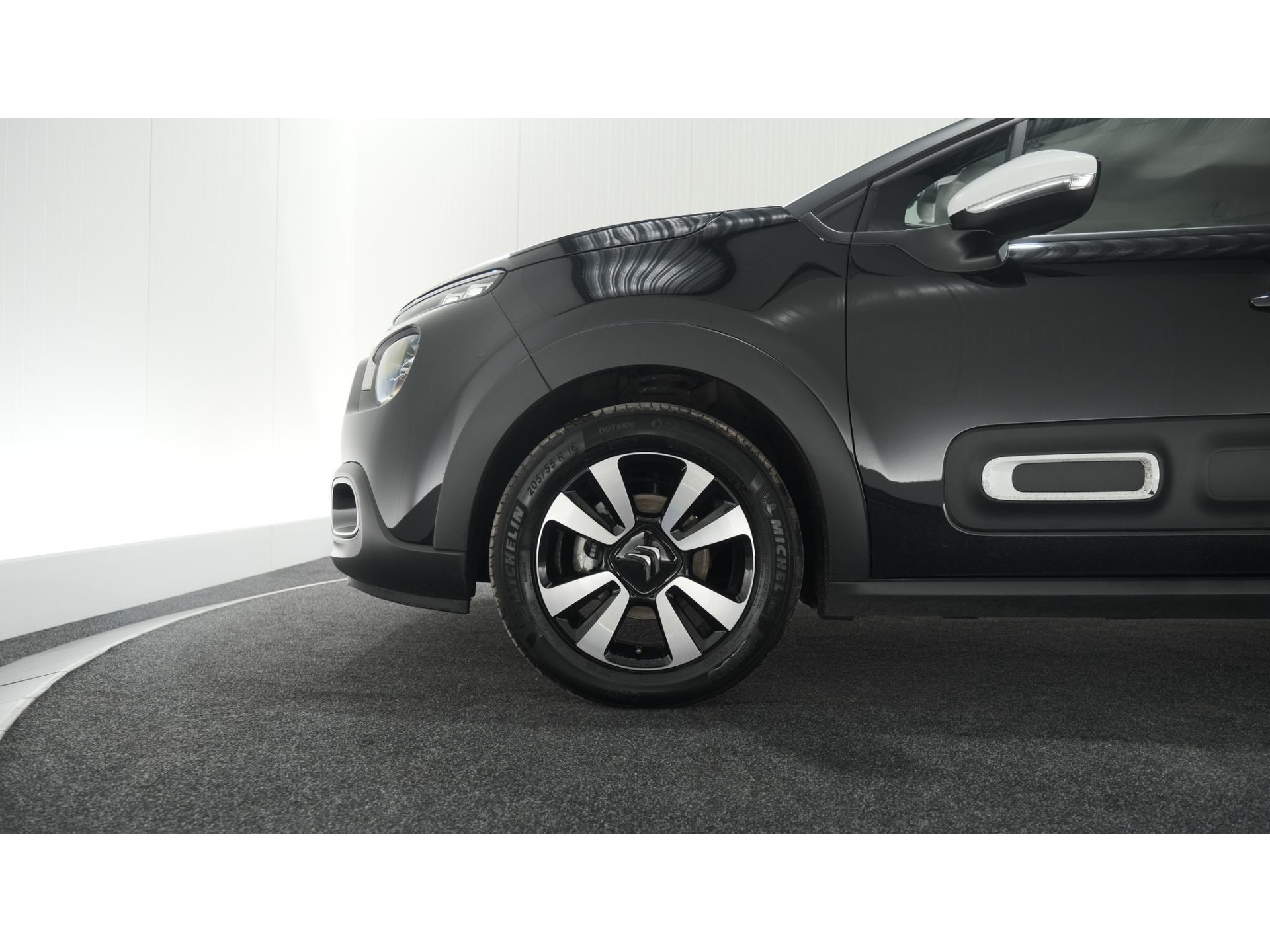 Citroen C3 PureTech 82 Feel Edition | Apple Carplay | Parkeersensoren | Navigatie | Climate Control | 16 Inch Velgen