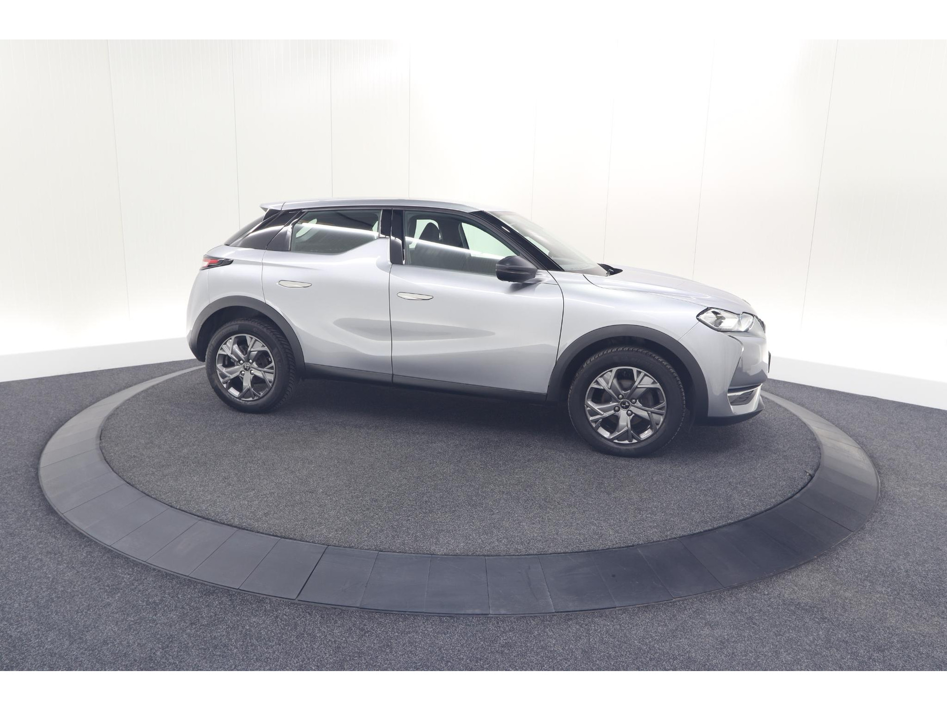 DS 3 Crossback PureTech 100 Montmartre | Parkeersensoren | Apple Carplay | Allseason Banden | Navigatie | Climate Control