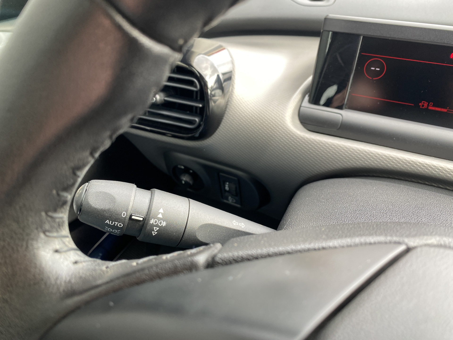 Citroën C4 Cactus 1.2 PureTech Business | navigatie | trekhaak | cruise control | parkeersensoren | apple carplay/android auto