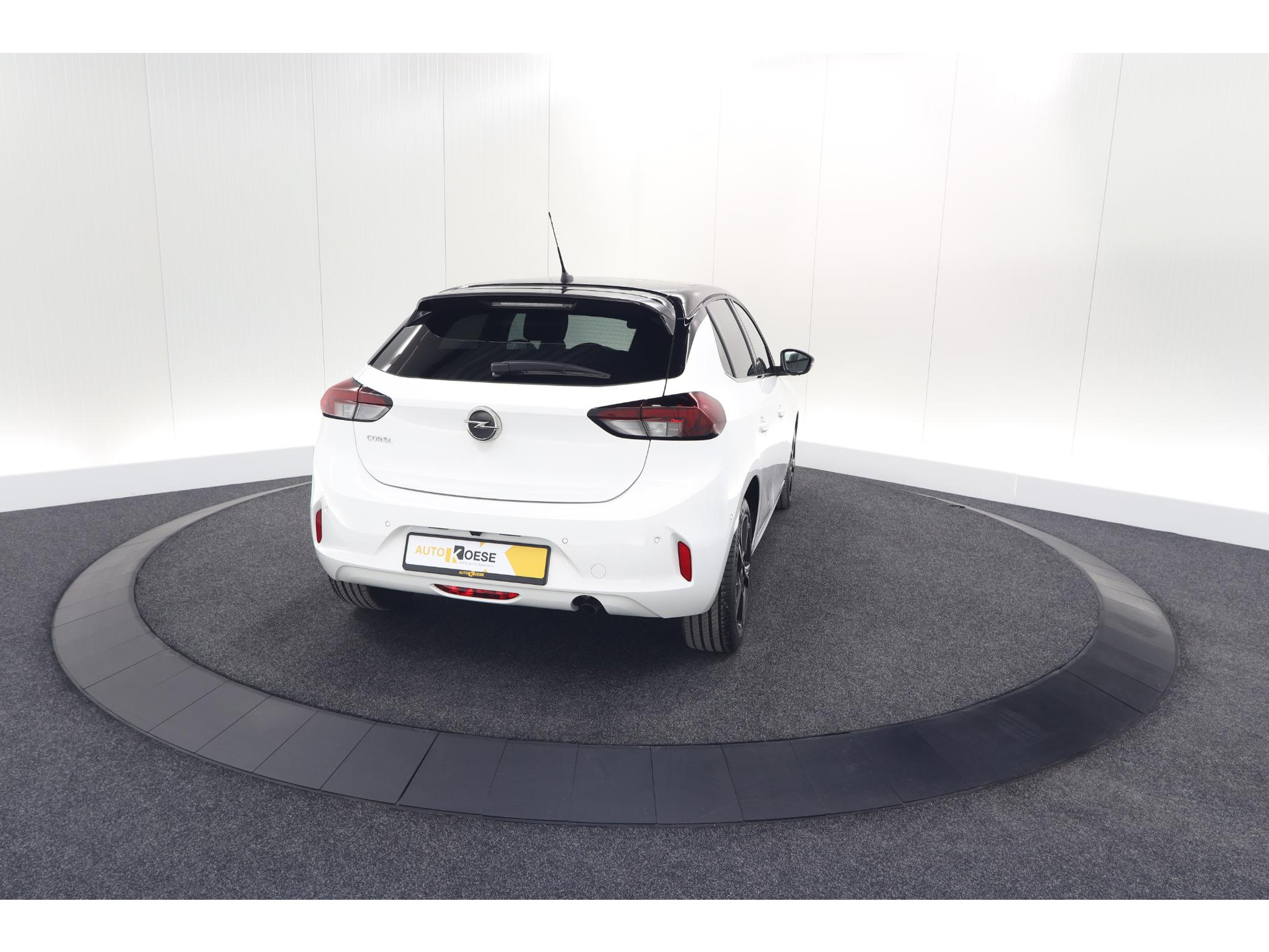 Opel Corsa 1.2 Turbo 100 Ultimate | Panoramadak | Camera | Dodehoekdetectie | Apple Carplay