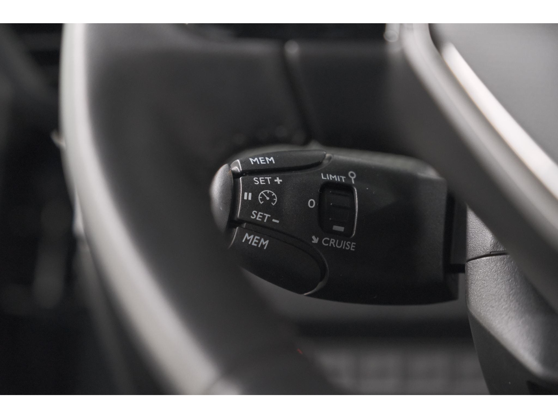 Peugeot 2008 PureTech Allure Pack | Navigatie | Parkeersensoren | Apple Carplay