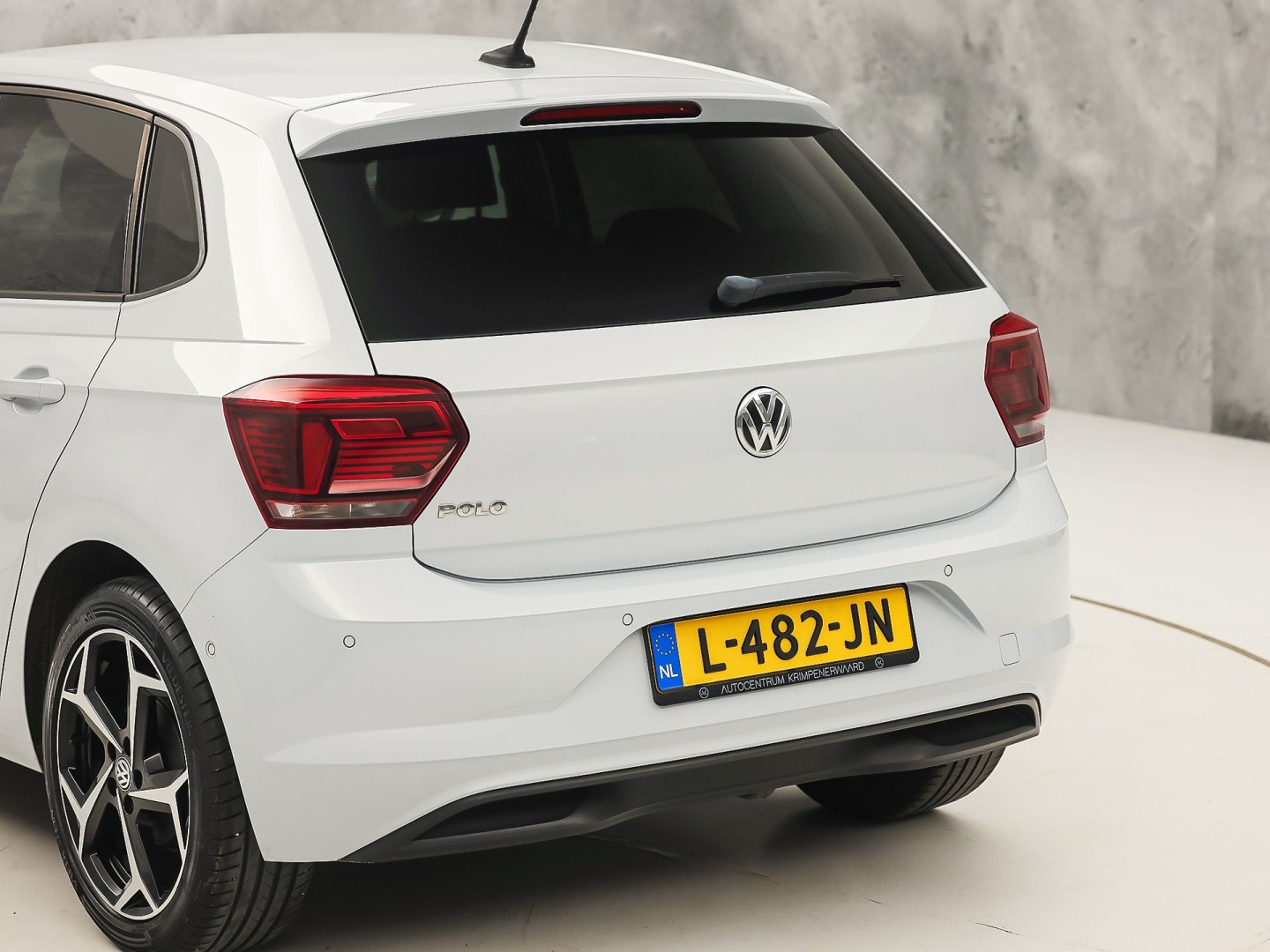 Volkswagen Polo 1.0 TSI Sportline Automaat (VIRTUAL COCKPIT, APPLE CARPLAY, GROOT NAVI, CLIMATE, CAMERA, STOELVERWARMING, SPORTSTOELEN, GETINT GLAS, KEYLESS START, ADAPTIVE CRUISE, NIEUWSTAAT)