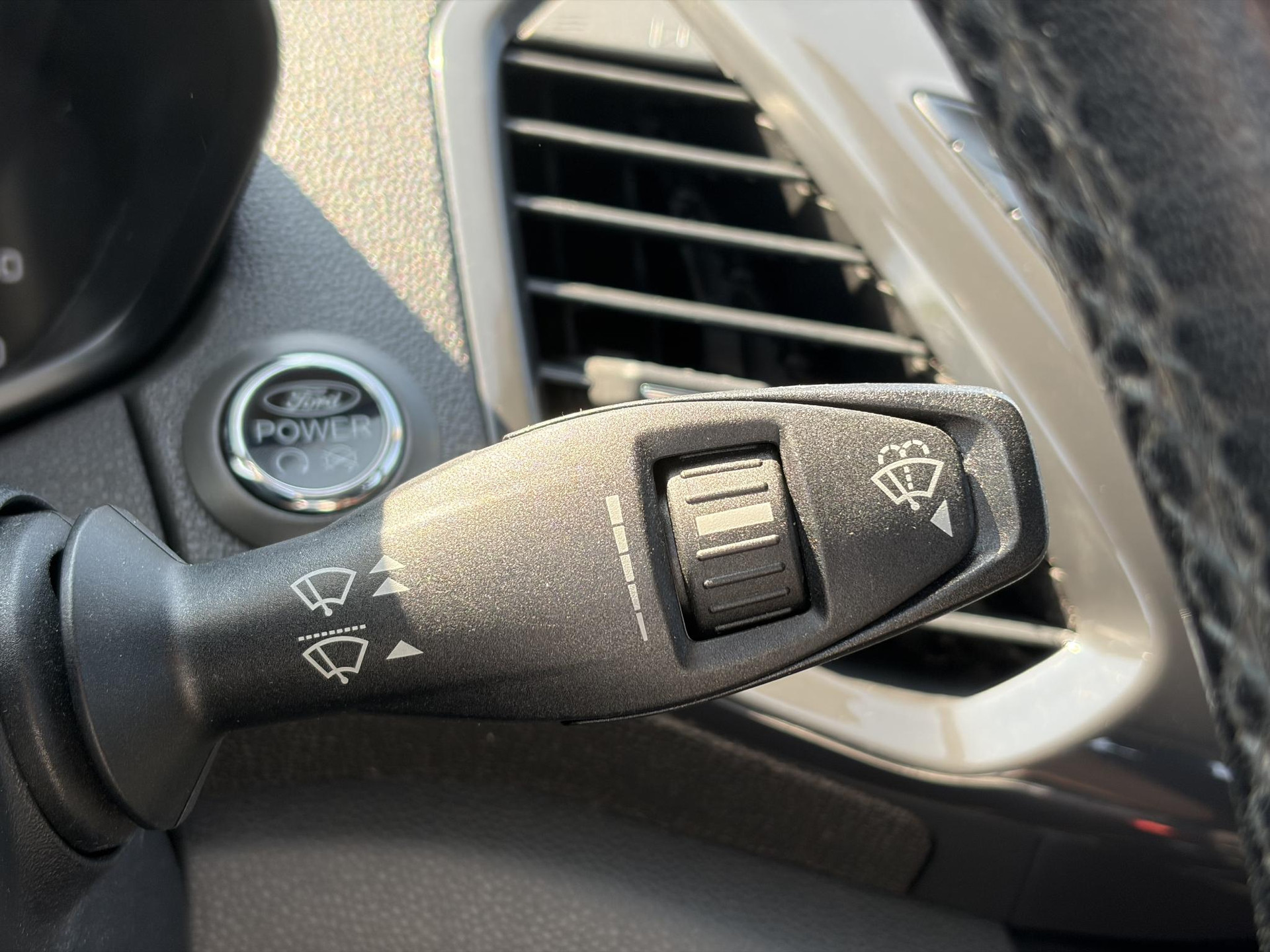 Ford EcoSport 1.0 EcoBoost Titanium Clima,Cruise,Pdc,Lm velgen,125pk,Bluetooth,N.A.P,Apk tot 09-2027