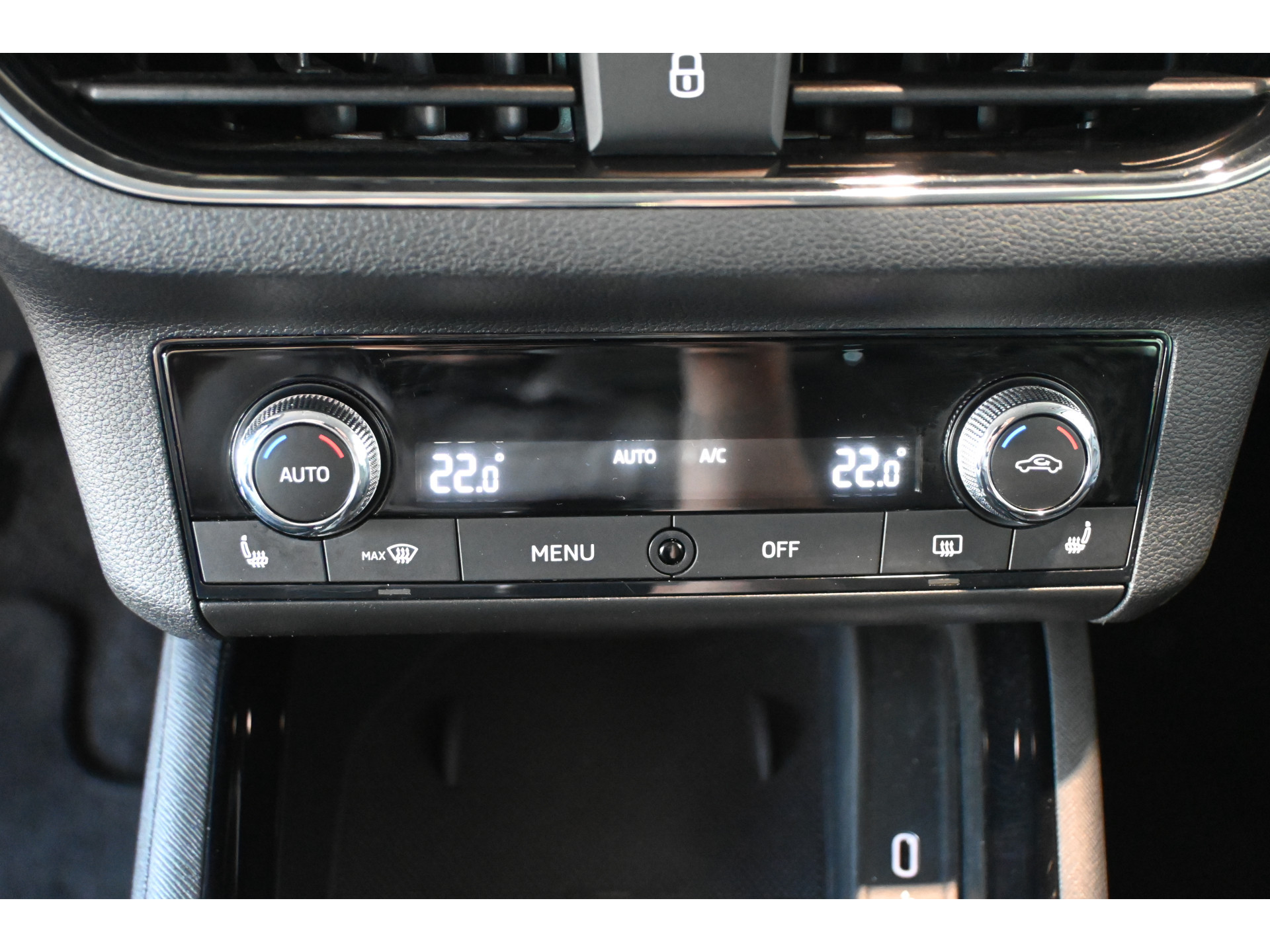 ŠKODA Scala 1.0 TSI Business Edition Nap! Adaptieve Cruise Clima Lane Assist Trekhaak Stoelverwarming CarPlay Goed Onderhouden! Inruil Mogelijk!