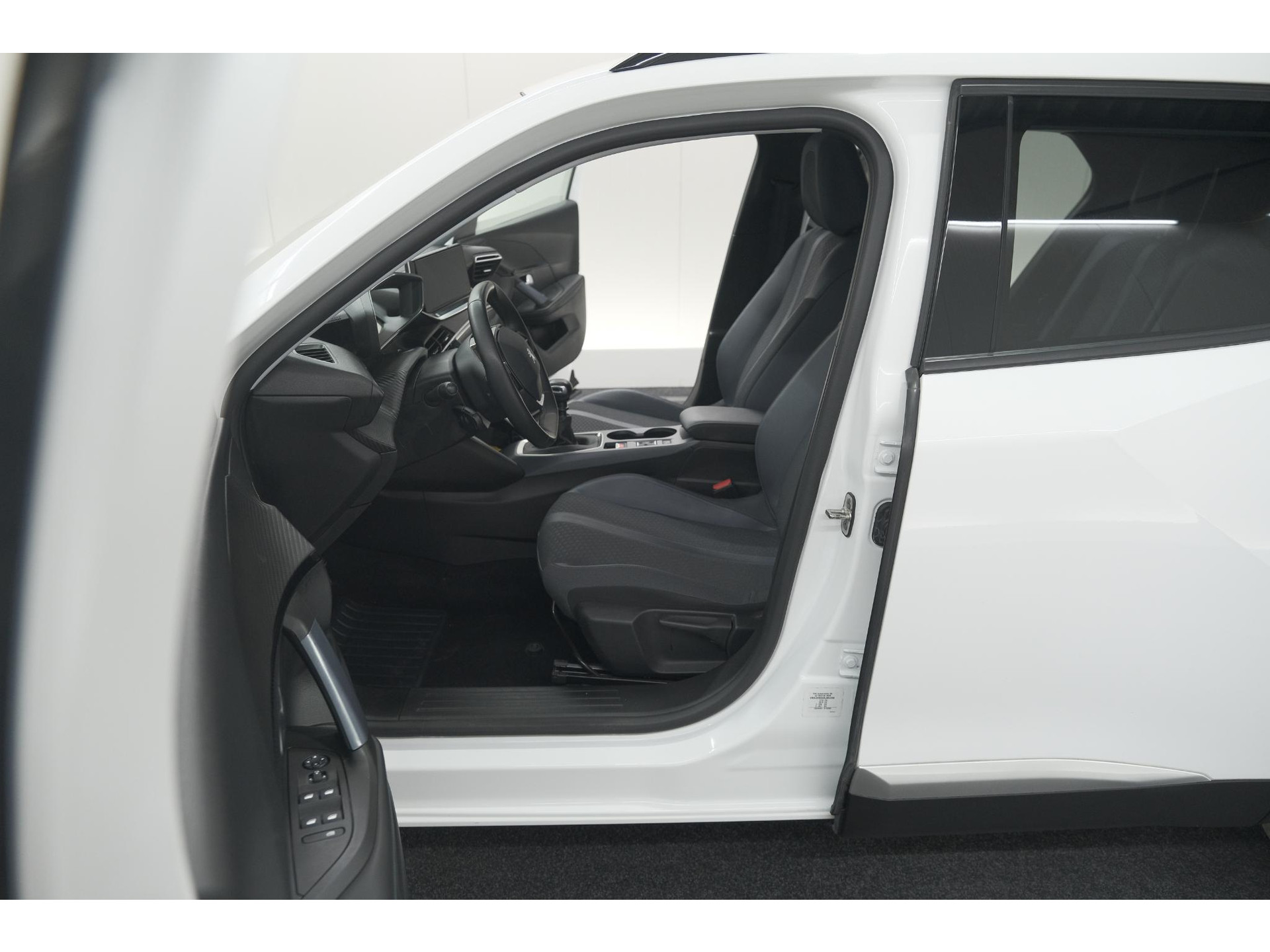 Peugeot 2008 PureTech 130 Allure | Trekhaak | Camera | Navigatie | Parkeersensoren