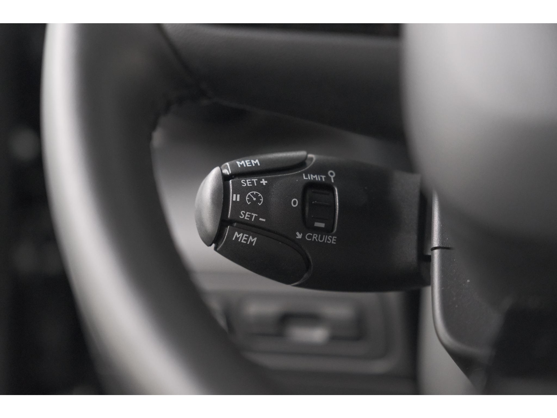 Citroen C3 Aircross PureTech 130 EAT6 Shine | Parkeersensoren | Apple Carplay | Stoelverwarming