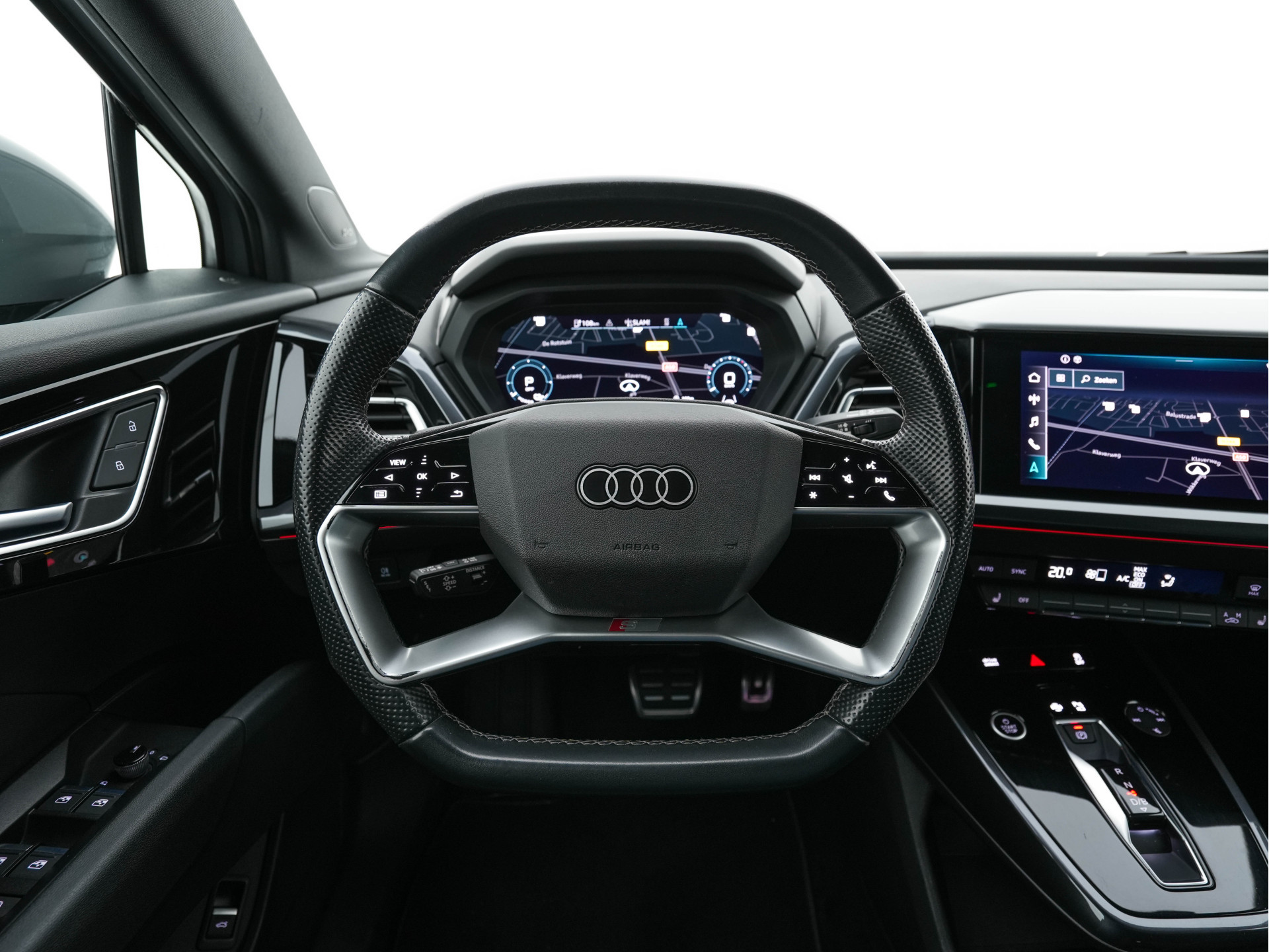 Audi Q4 e-tron 40 S-line Launch edition Competition 77 kWh [ 3-Fase-11kW ] {SOH-93%} (INCL-BTW) *HEATPUMP | LEATHER-FABRIC | SONOS-AUDIO | MATRIX-LED | ADAPTIVE-CRUISE | HEATED-SPORTSEATS | AMBIENTLIGHT | DIGI-COCKPIT | CAMERA | KEYLESS | DAB+ | NAVI-FULL