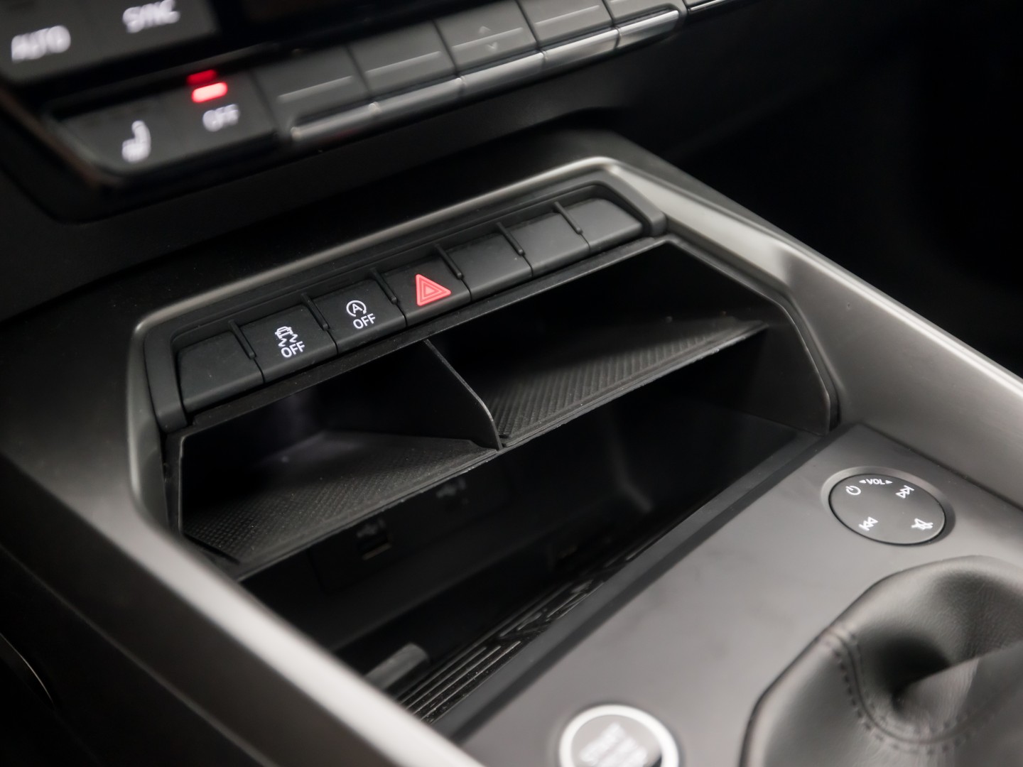 Audi A3 Sportback 30 TFSI Sport (APPLE CARPLAY, GROOT NAVI, CAMERA, ELEK STOEL, ADAPTIVE CRUISE, STOELVERWARMING, SPORTSTOELEN, GETINT GLAS, KEYLESS START, NIEUWSTAAT)