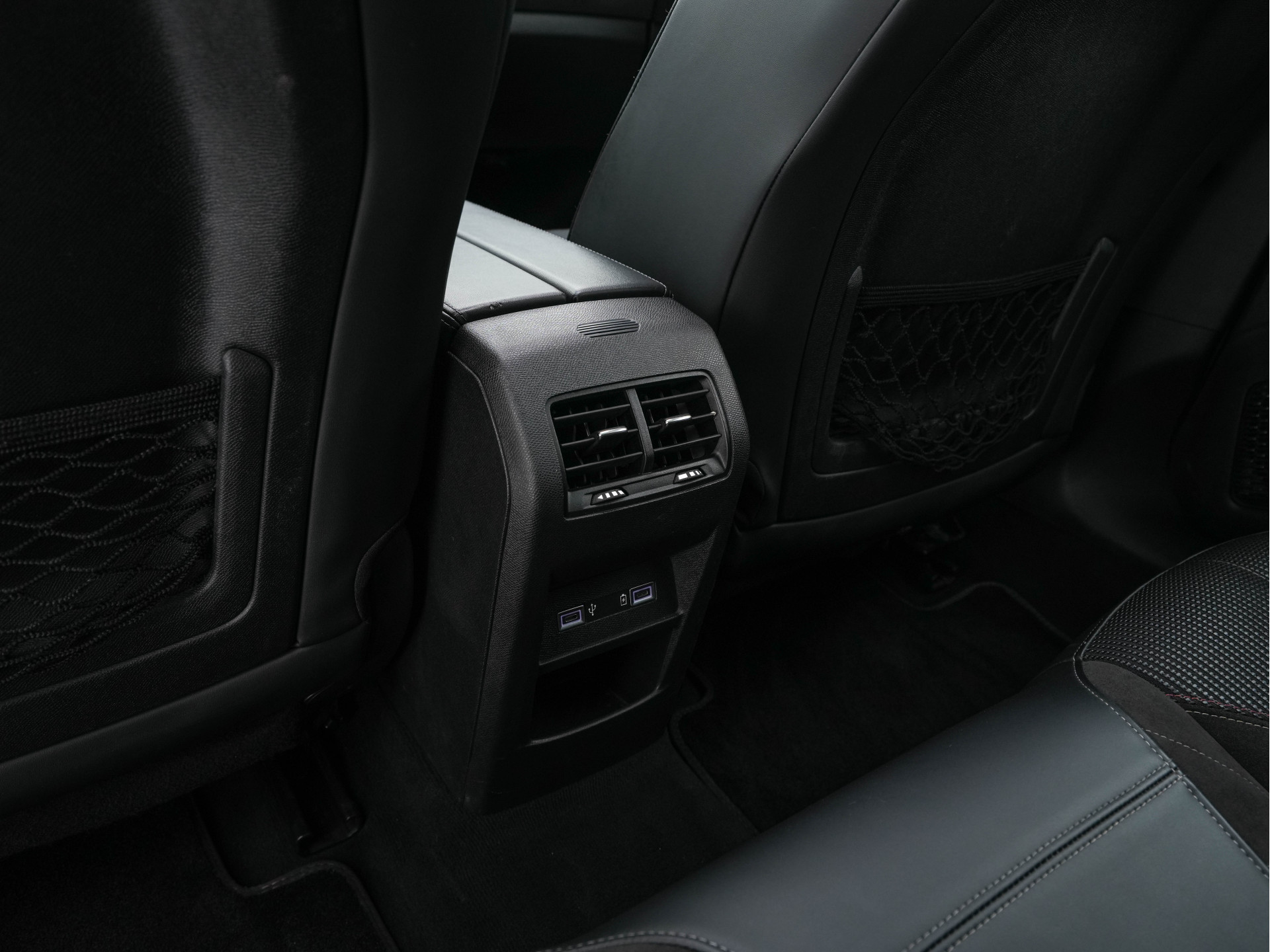 DS 4 1.6 PureTech Performance Line (INCL-BTW) Aut. *PANO | LEATHER-MICROFIBRE | FULL-LED | HEATED-SPORTSEATS | DIGI-COCKPIT | KEYLESS | CAMERA | LANE-ASSIST | CARPLAY | ECC | SHIFT-PADDLES | PDC | TOWBAR | 19''ALU*