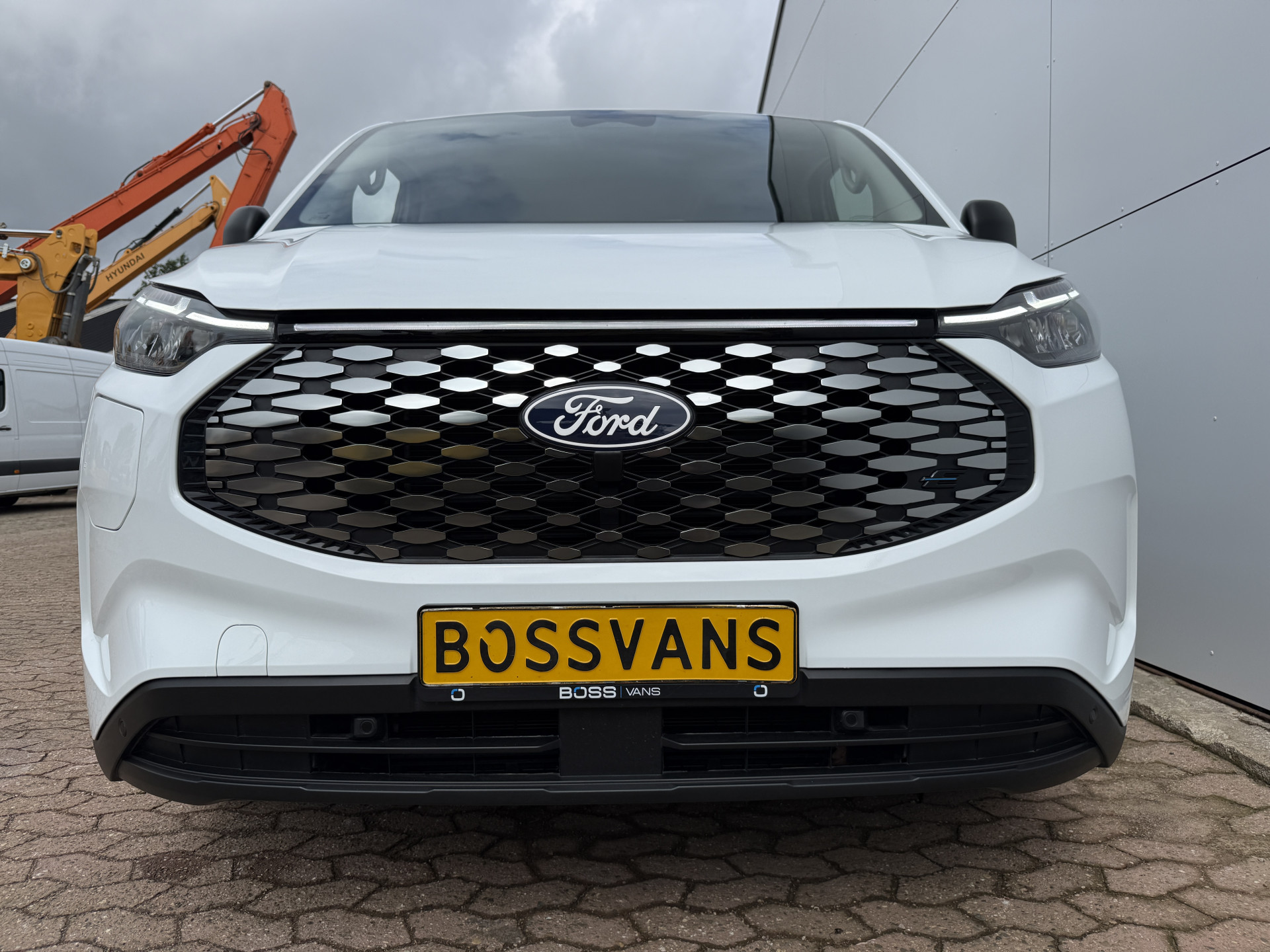 Ford e-Transit Custom 65kWh 136PK Elektrisch L1 344KM WLTP 2300kg Trekvermogen BEV Snelladen LED ACC Camera Carplay Parkeersensoren v+a