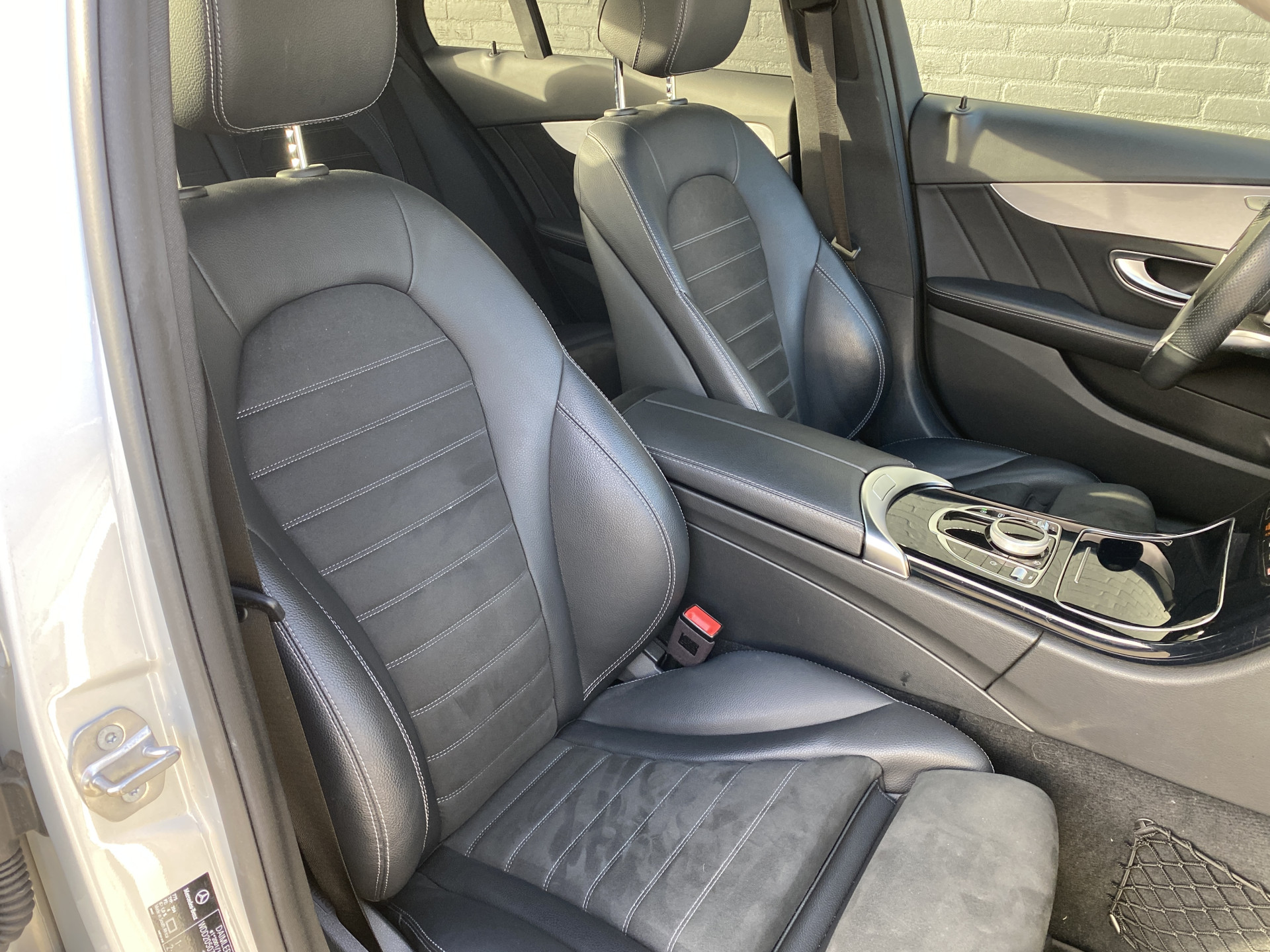 Mercedes-Benz C-klasse 180 Business Solution AMG AUT. | dealer onderhouden | panoramadak | night pakket | navigatie | NL auto