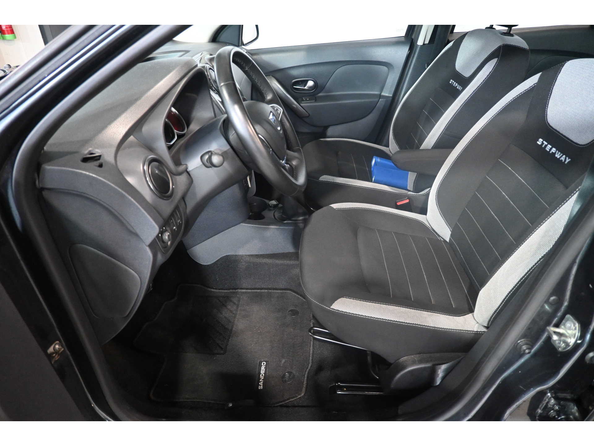 Dacia Sandero 0.9 TCe Stepway Tech Road Airco Navigatie Trekhaak Goed Onderhouden! Inruil Mogelijk!