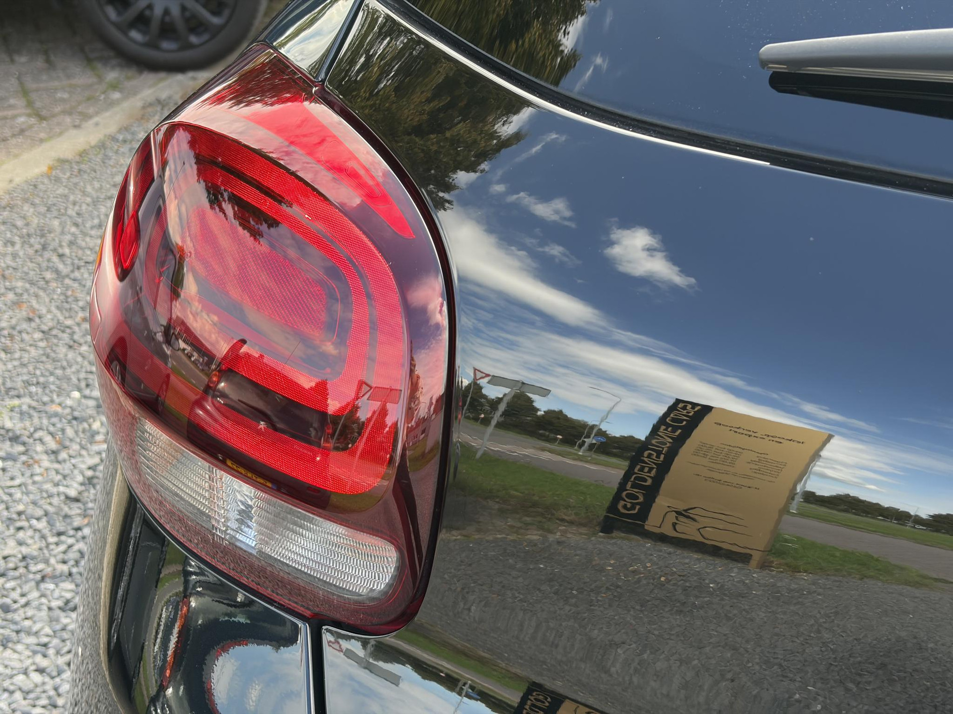 Citroen C3 1.2 PureTech Shine ✓Dealer Onderhouden✓2e Eigenaar✓Carplay✓Camera✓Navi✓Clima✓Cruise✓Pdc V+A✓Keyless✓Halfleder✓Trekhaak✓Rijstrooksensor✓Dodehoeksensor✓17'' Lm velgen✓N.A.P✓Nieuwe Apk bij Aflevering