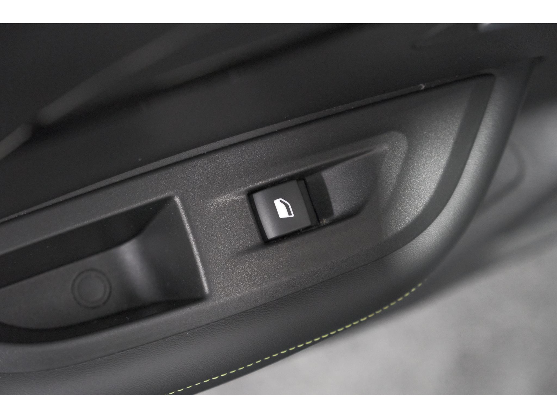 Peugeot 2008 PureTech 130 EAT8 GT | 360 Camera | Adaptieve Cruise Control | Stoelmaasage | Apple Carplay