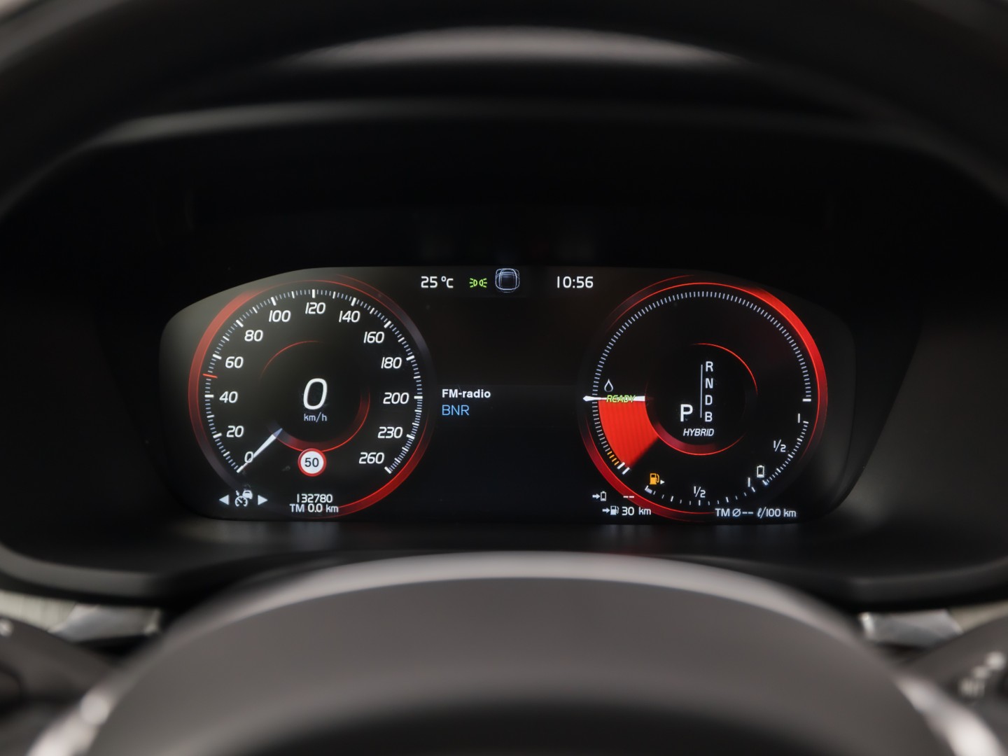 Volvo V60 2.0 T8 Twin Engine AWD Inscription 391Pk Automaat (PANORAMADAK, GROOT NAVI, MEMORY SEATS, GETINT GLAS, STUUR/STOELVERWARMING, CAMERA, TREKHAAK, ELEK ACHTERKLEP, NIEUWSTAAT)