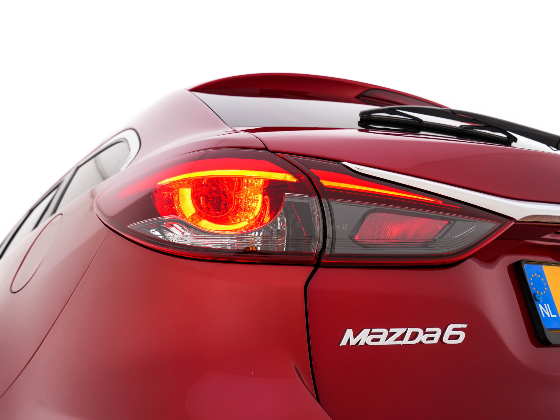 Mazda 6 Sportbreak 2.2D SkyActiv-D 150 Skylease GT (INCL-BTW) *LEATHER | FULL-LED | NAVI-FULLMAP | MEMORY-PACK | BOSE-AUDIO | BLIND-SPOT | CAMERA | KEYLESS | ECC | HEATED-SPORTSEATS | PDC | CRUISE | 17"ALU*