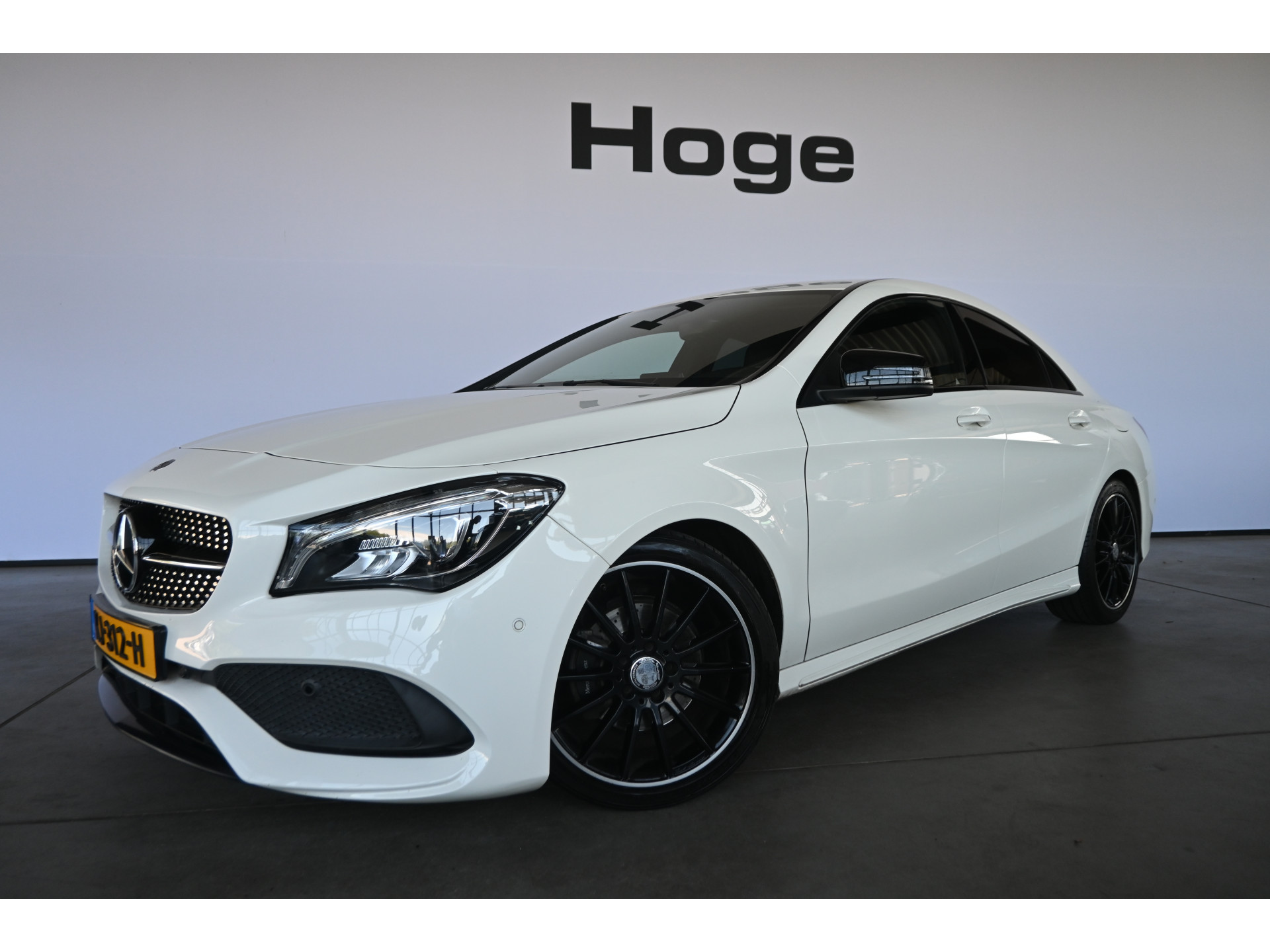 Mercedes-Benz CLA-klasse 180 AMG Night Edition Plus Clima Cruise Xenon LED Navigatie Inruil mogelijk