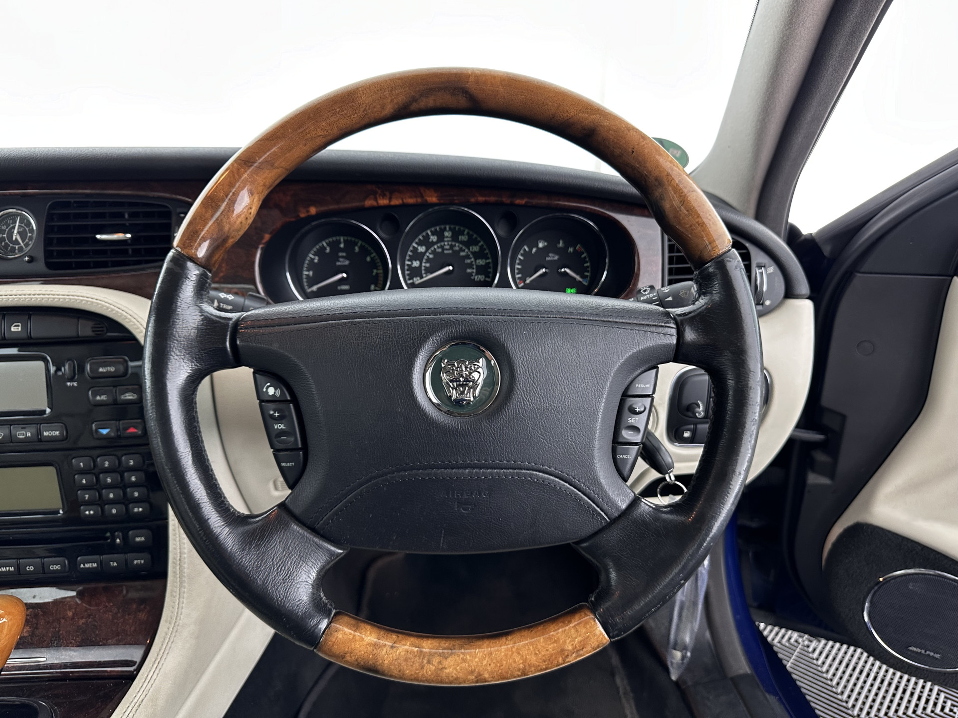 Jaguar XJ 3.5 V8 Executive [ Right-Hand-Drive ] Aut. *LEATHER | BI-XENON | ECC | WOODEN-INLAY | HEATED-COMFORTSEATS | MEMORY-PACK | JAGUAR-AUDIO | PDC | CRUISE | 18"ALU*