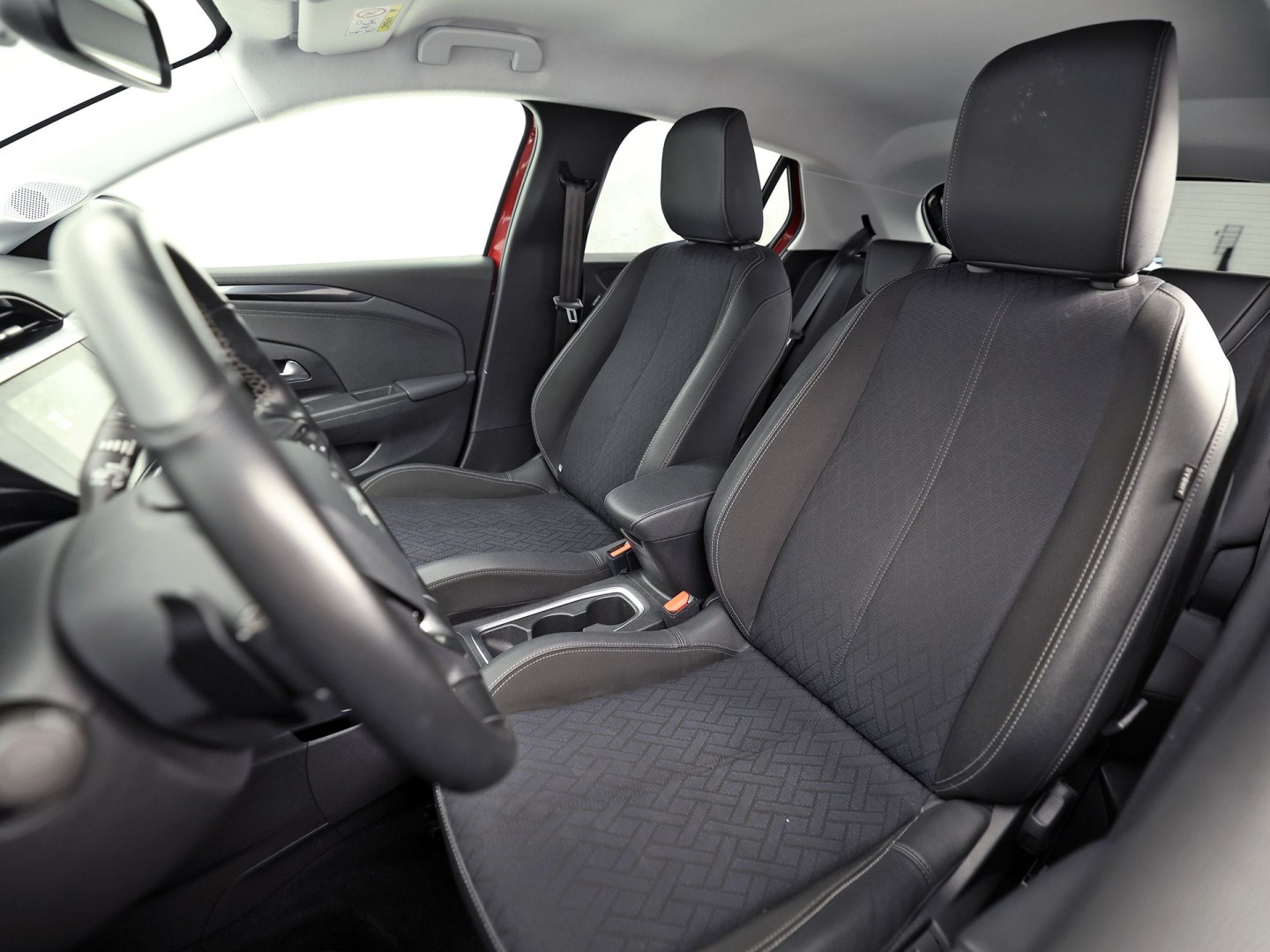 Opel Corsa 1.2 Elegance Sport Automaat (VIRTUAL COCKPIT, APPLE CARPLAY, GROOT NAVI, 360 CAMERA, SPORTSTOELEN, GETINT GLAS, LM VELGEN, LEDER STUURWIEL, NIEUWSTAAT)