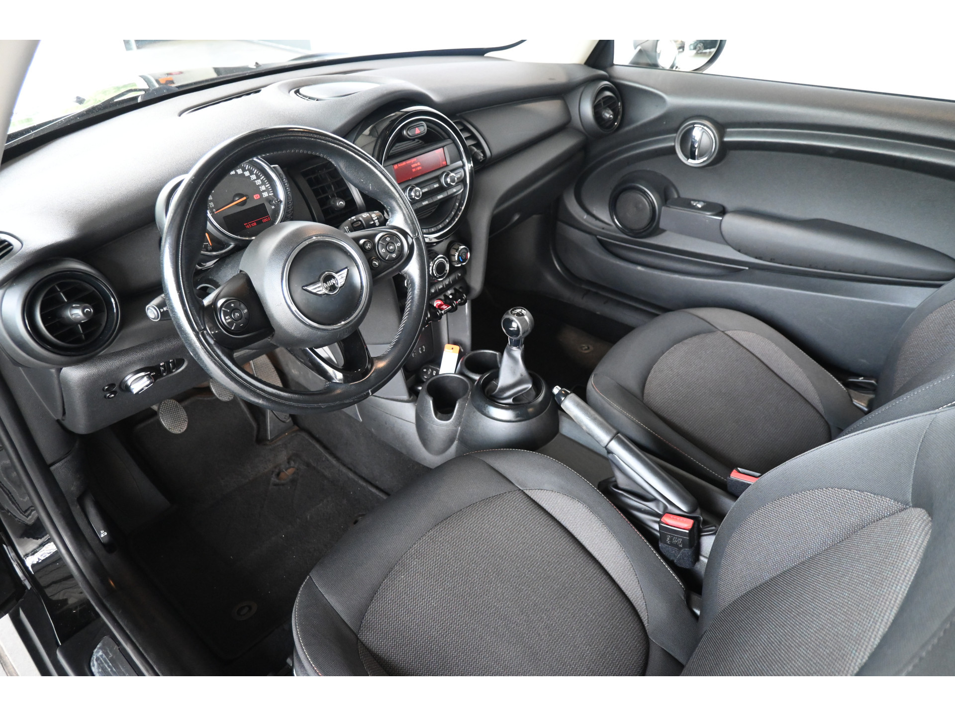 MINI 3-Deurs 1.2 One Business Airco Cruise Lichtmetaal PDC Stoelverwarming Rijklaarprijs! Inruil Mogelijk!