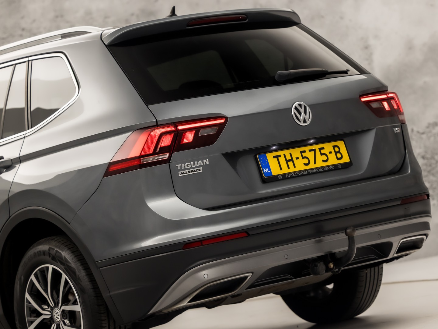 Volkswagen Tiguan Allspace 1.4 TSI Sportline 7 Persoons 150Pk Automaat (APPLE CARPLAY, GROOT NAVI, CLIMATE, GETINT GLAS, SPORTSTOELEN, PARKEERSENSOREN, ADAPTIVE CRUISE, NIEUWSTAAT)