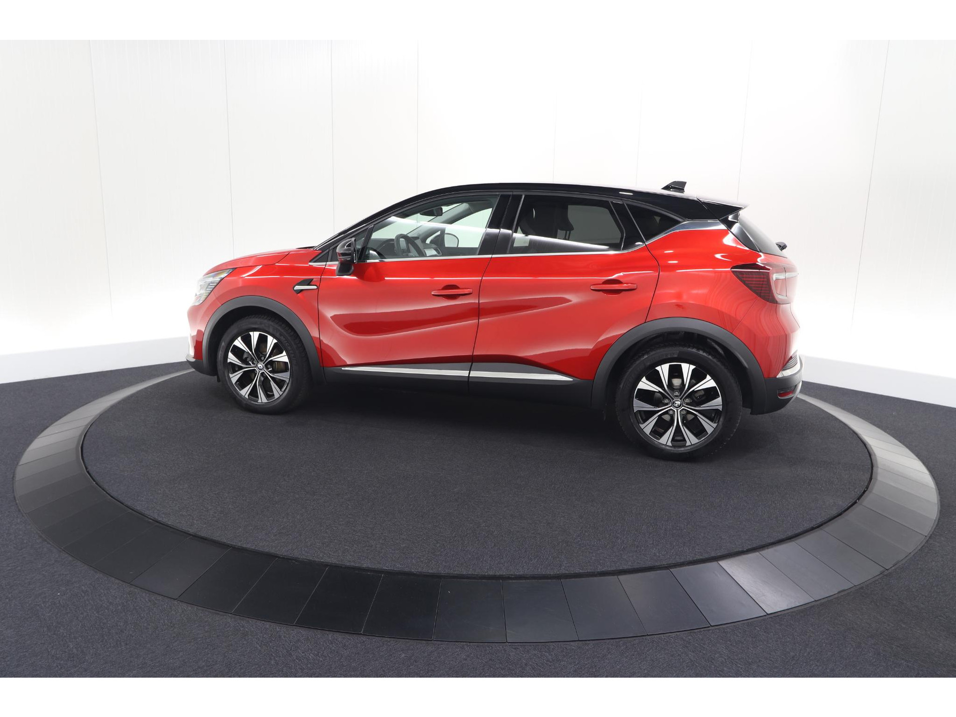 Renault Captur 1.6 E-Tech full hybrid 145 techno | Navigatie | Camera | Apple Carplay | 9.3 Inch Grootscherm