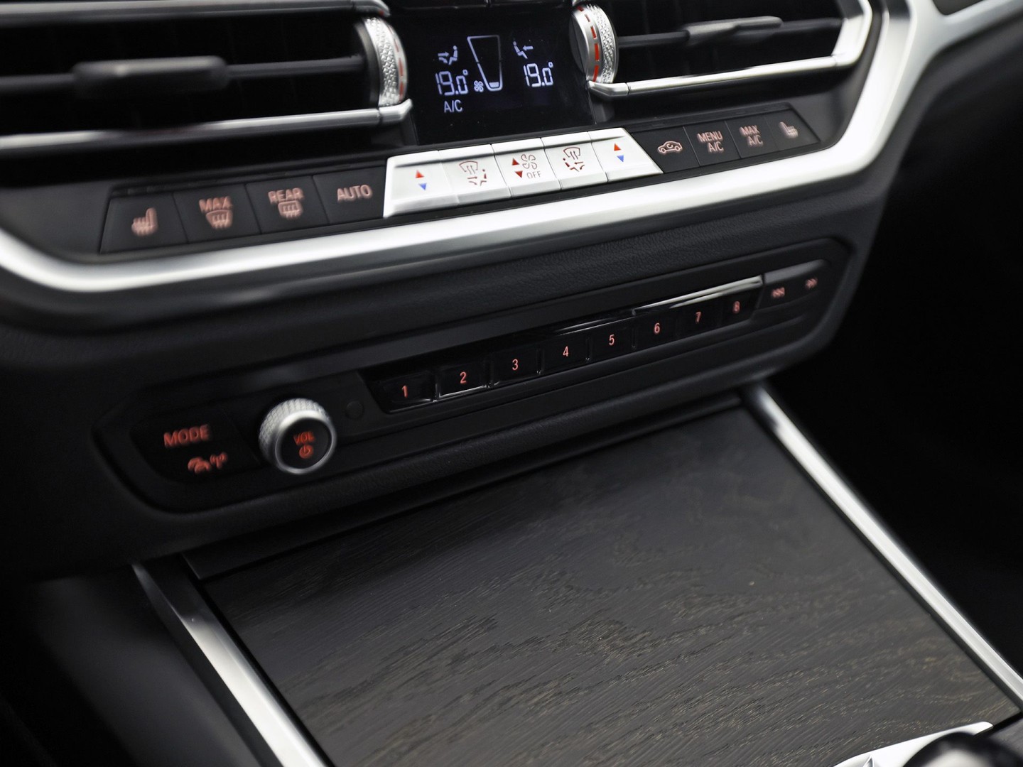 BMW 3-serie Touring 320e High Executive 204Pk Automaat (APPLE CARPLAY, M STUUR, GROOT NAVI, STOELVERWARMING, CAMERA, LEDER, SPORTSTOELEN, GETINT GLAS, ZWART HEMEL, NIEUWE APK, NIEUWSTAAT)