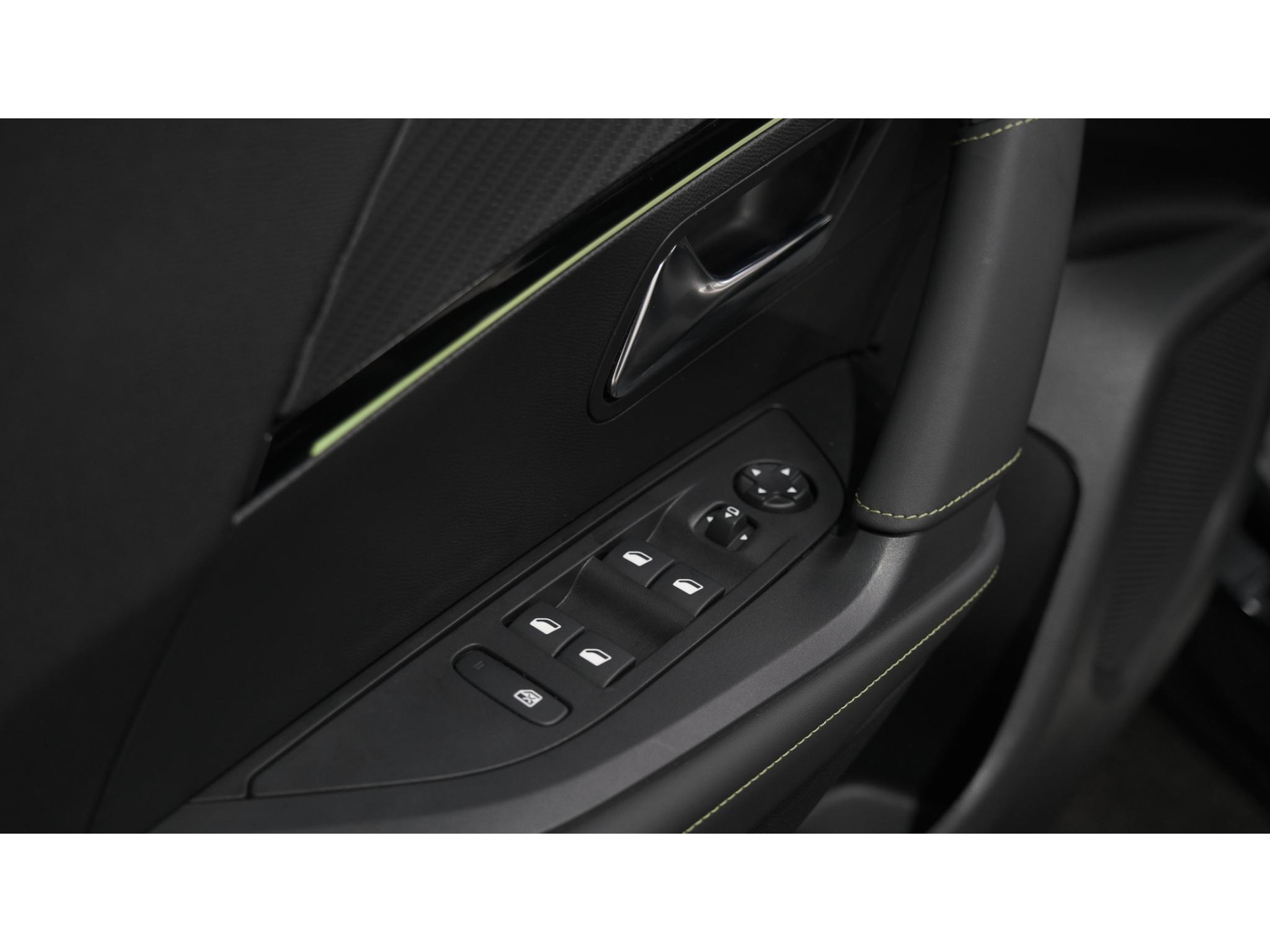 Peugeot 2008 PureTech 130 EAT8 GT | 360 Camera | Adaptieve Cruise Control | Dodehoekdetectie | Apple Carplay