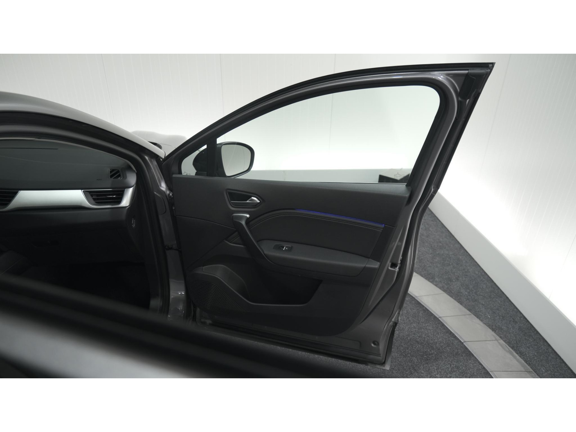 Renault Captur Mild Hybrid 140 EDC Techno | 360 Camera | 9.3 Inch Grootscherm | Stoelverwarming | Apple Carplay | 18 Inch Lichtmetalen Velgen