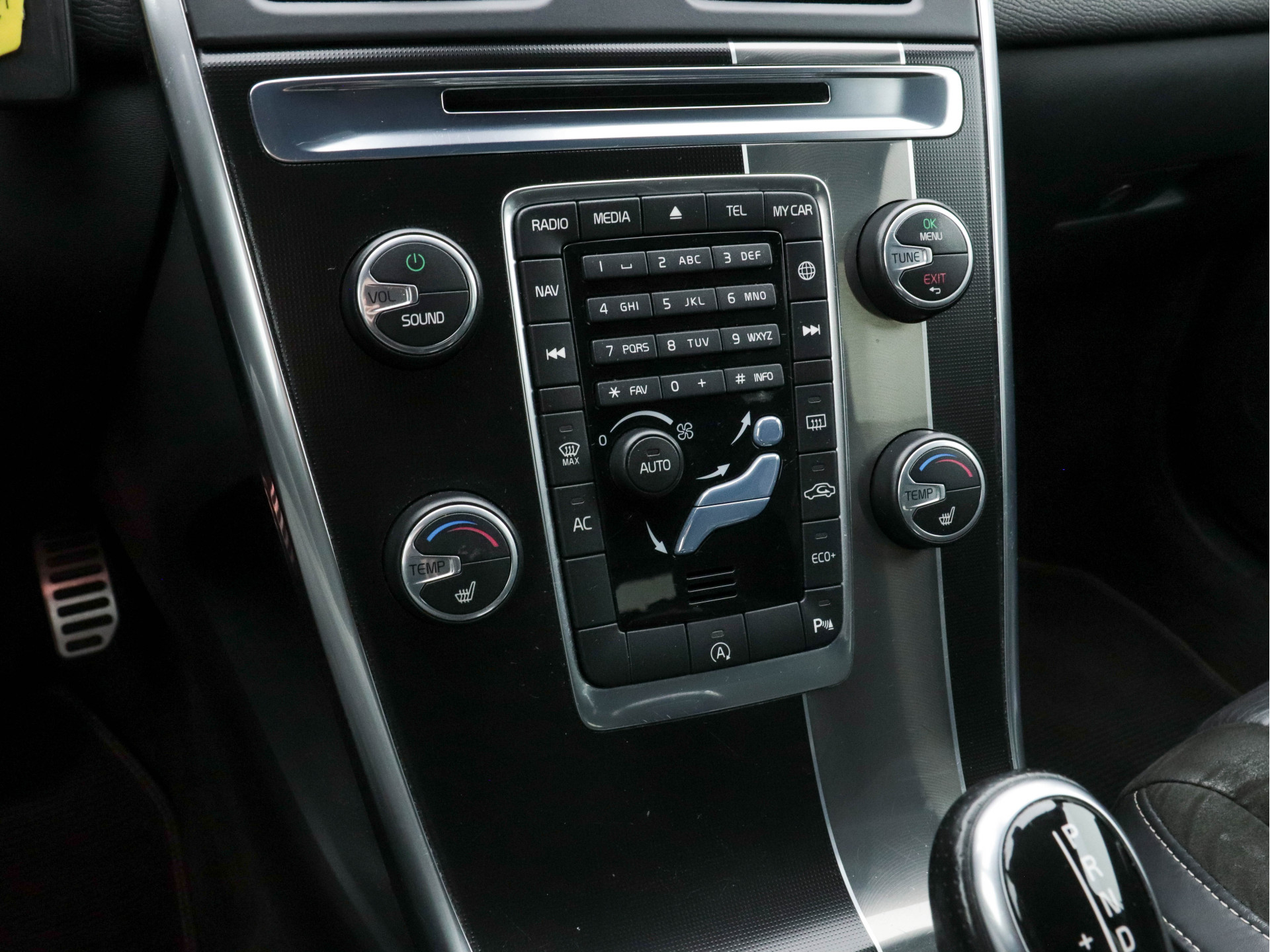 Volvo XC60 2.0 D4 R-Design FWD Aut. *NAVI-FULLMAP | LEATHER-ALCANTARA | ECC | HEATED-R-DESIGN-SPORTSEATS | PRIVACY-GLASS |  PDC | SHIFT-PADDLES | CRUISE | 18"ALU*