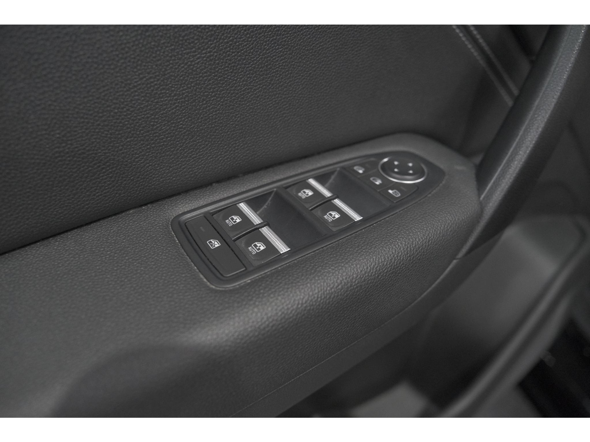 Renault Captur 1.6 E-Tech full hybrid 145 techno | Pack Full Screen | Camera | Navigatie | Allseason Banden