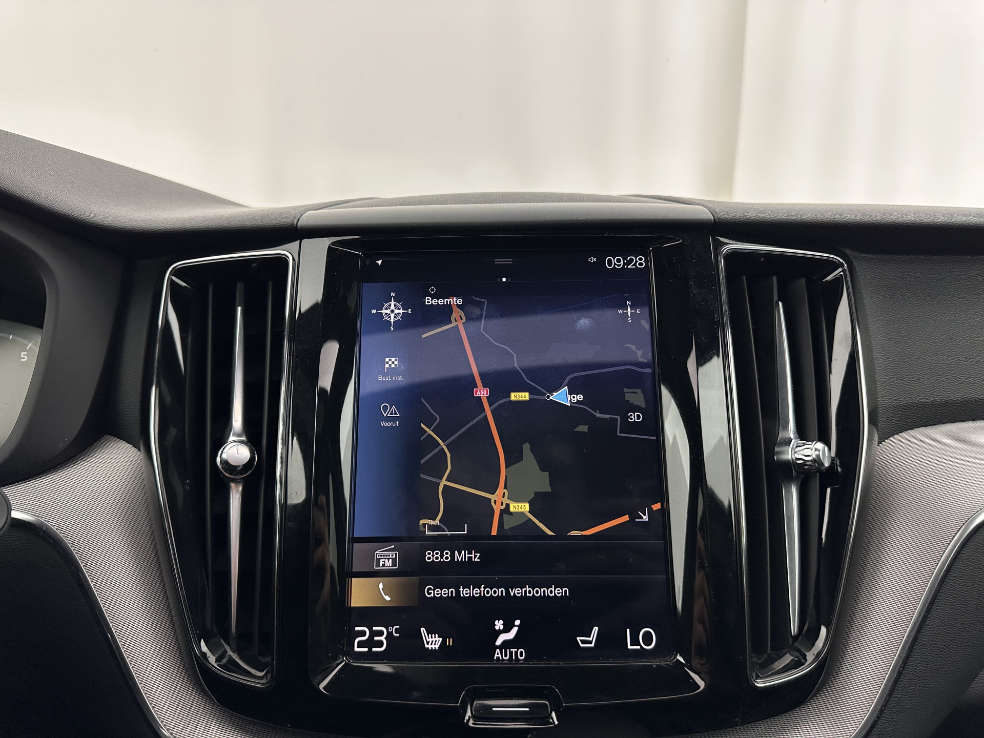 Volvo XC60 2.0 B5 Business Pro R-Design (INCL.BTW) Aut. *PANO | LUXURY-LEATHER | FULL-LEATHER | MEMORY-PACK | HEATED-SPORTSEATS | CAMERA | NAVI-FULLMAP | SHIFT-PADDLES | PRIVACY-GLASS | AIR-SUSPENSION | ECC | PDC | CRUISE | 19''ALU