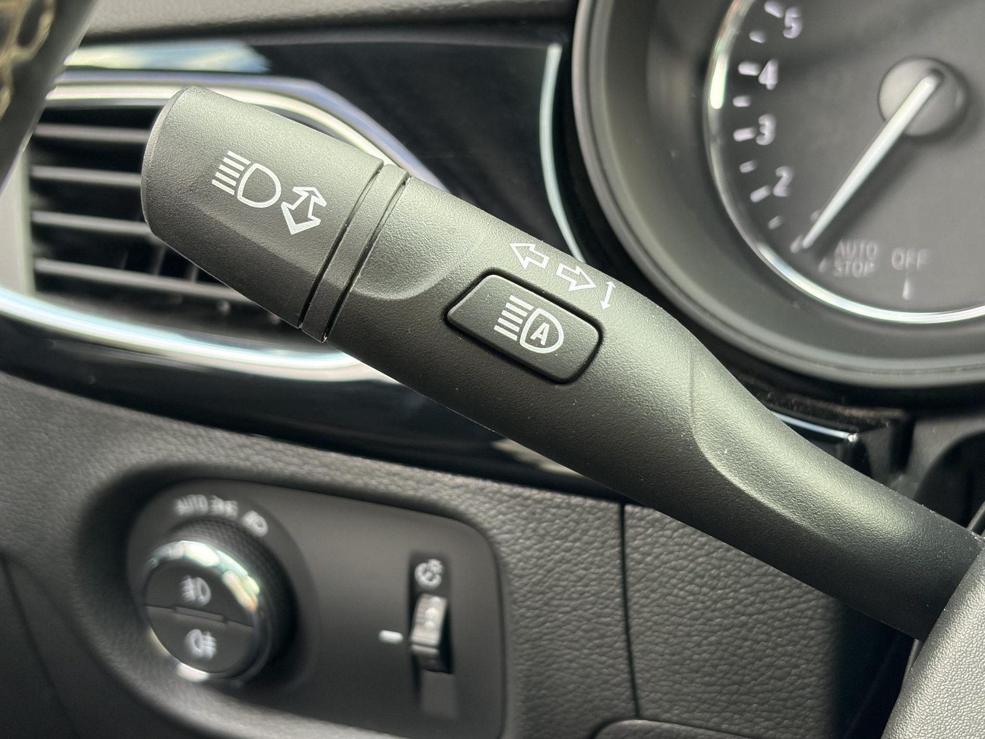 Opel Astra Sports Tourer 1.2 Ultimate ✓146pk✓Carplay✓Camera✓Stoelverw✓Stuurverw✓Keyless✓Pdc V+A✓Alcantara-Leder✓Clima✓Cruise✓6 Bak✓Rijstrooksensor✓Dodehoeksensor✓17''Lm velgen✓N.A.P✓Apk tot 11-2028