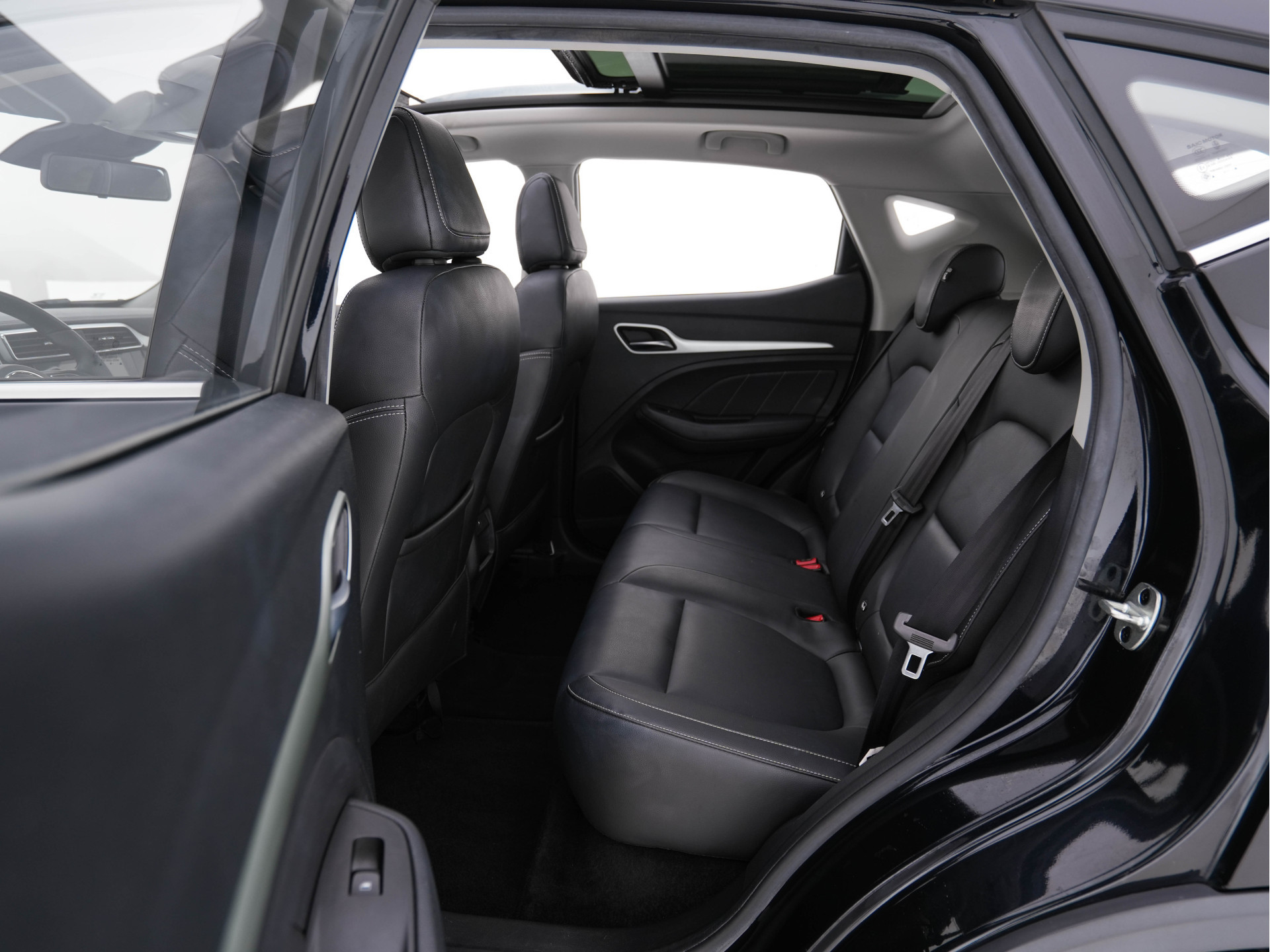 MG ZS EV Luxury 45 kWh { SOH-90%} (INCL-BTW) *PANO | LEATHER | CCS-FASTLOADER | KEYLESS | NAVI-FULLMAP | ADAPTIVE-CRUISE | CAMERA | CARPLAY | DAB | LANE-ASSIST | SPORT-SEATS | 17"ALU*